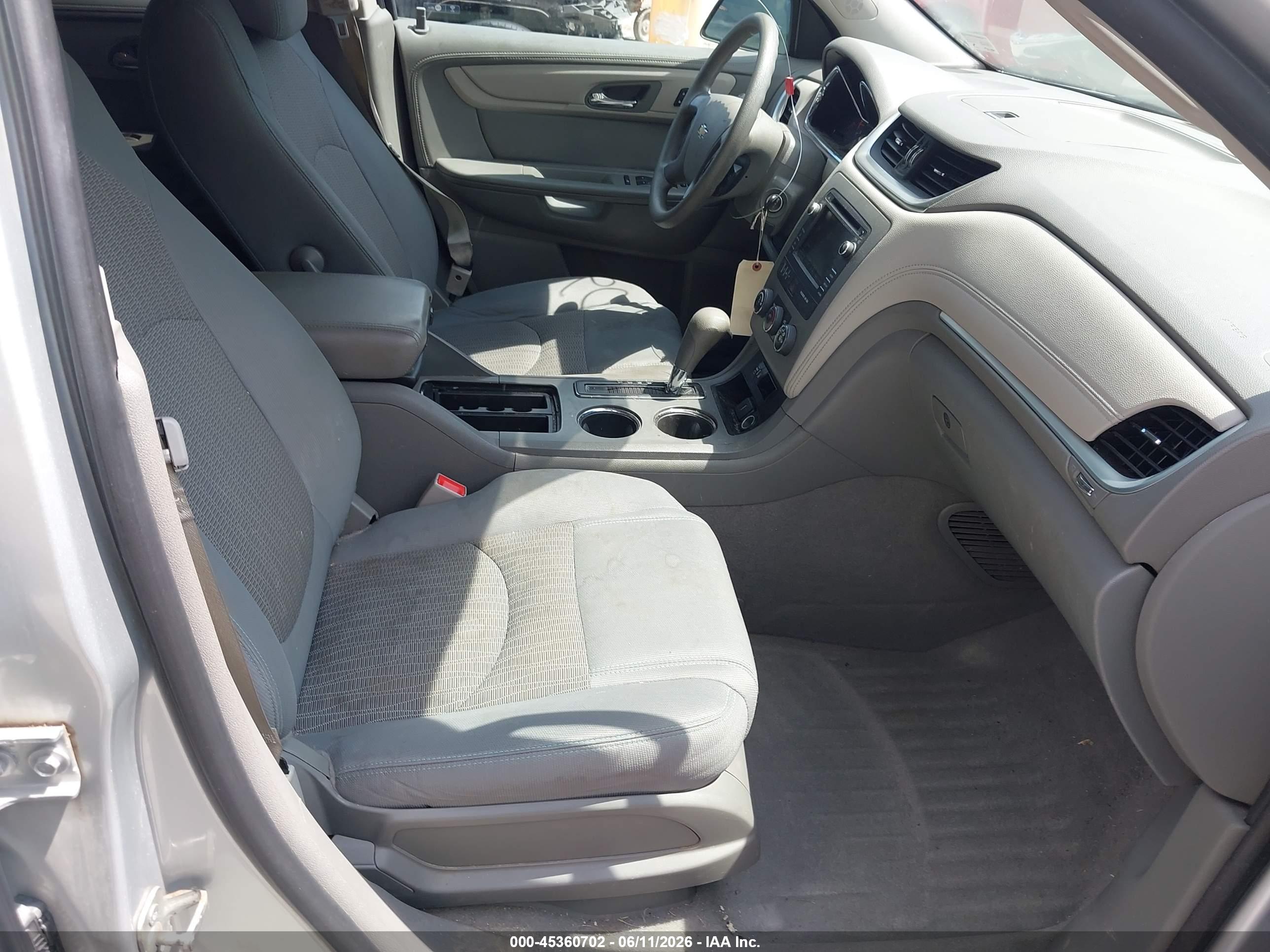 CHEVROLET TRAVERSE image 5