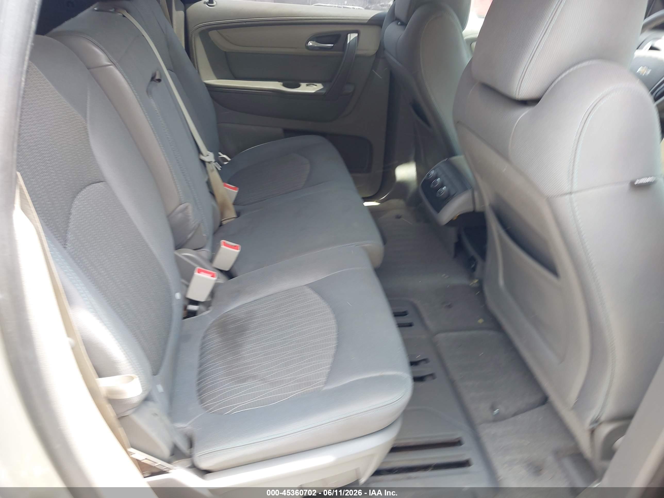 CHEVROLET TRAVERSE image 8