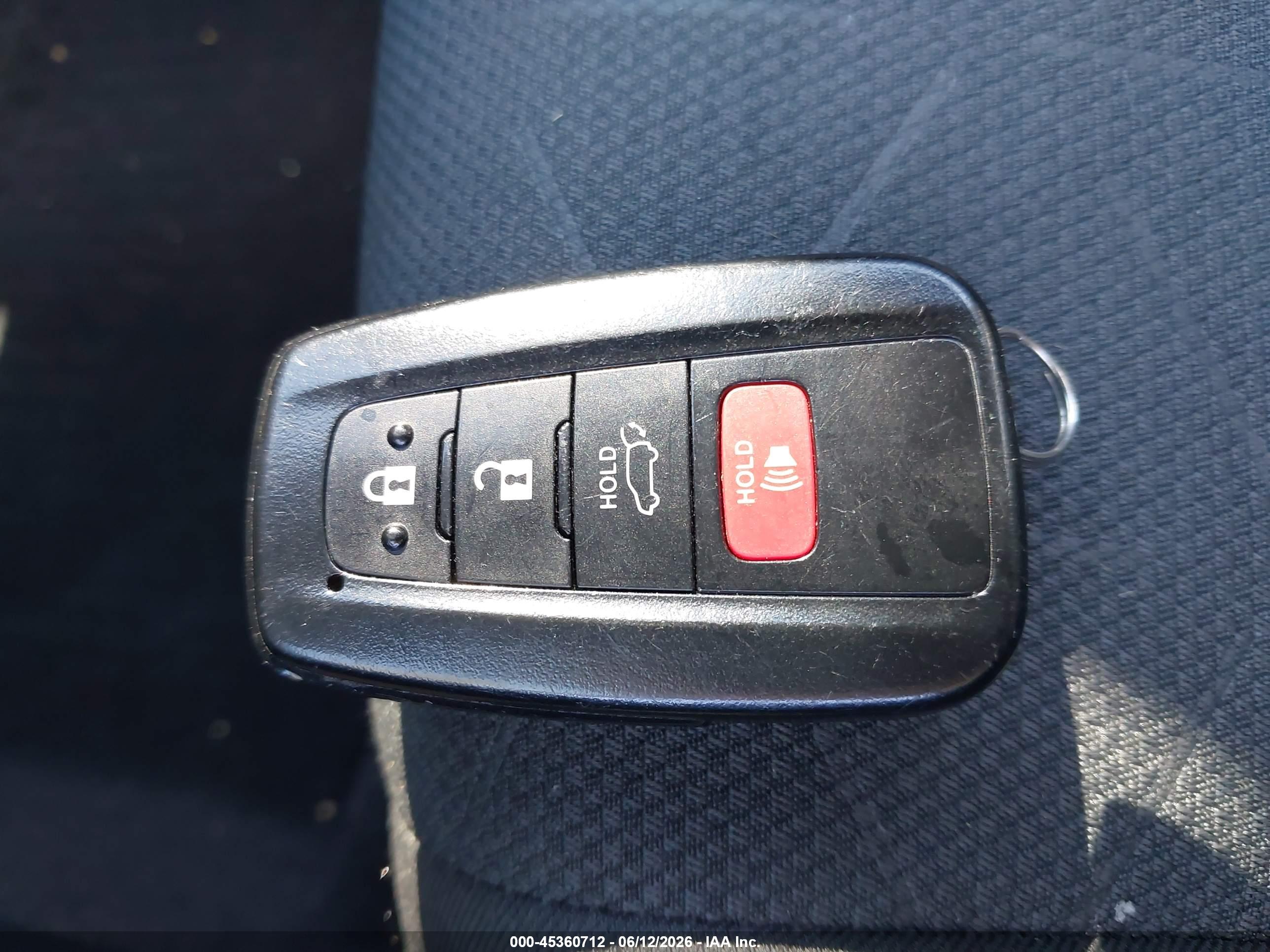 TOYOTA RAV4 image 11