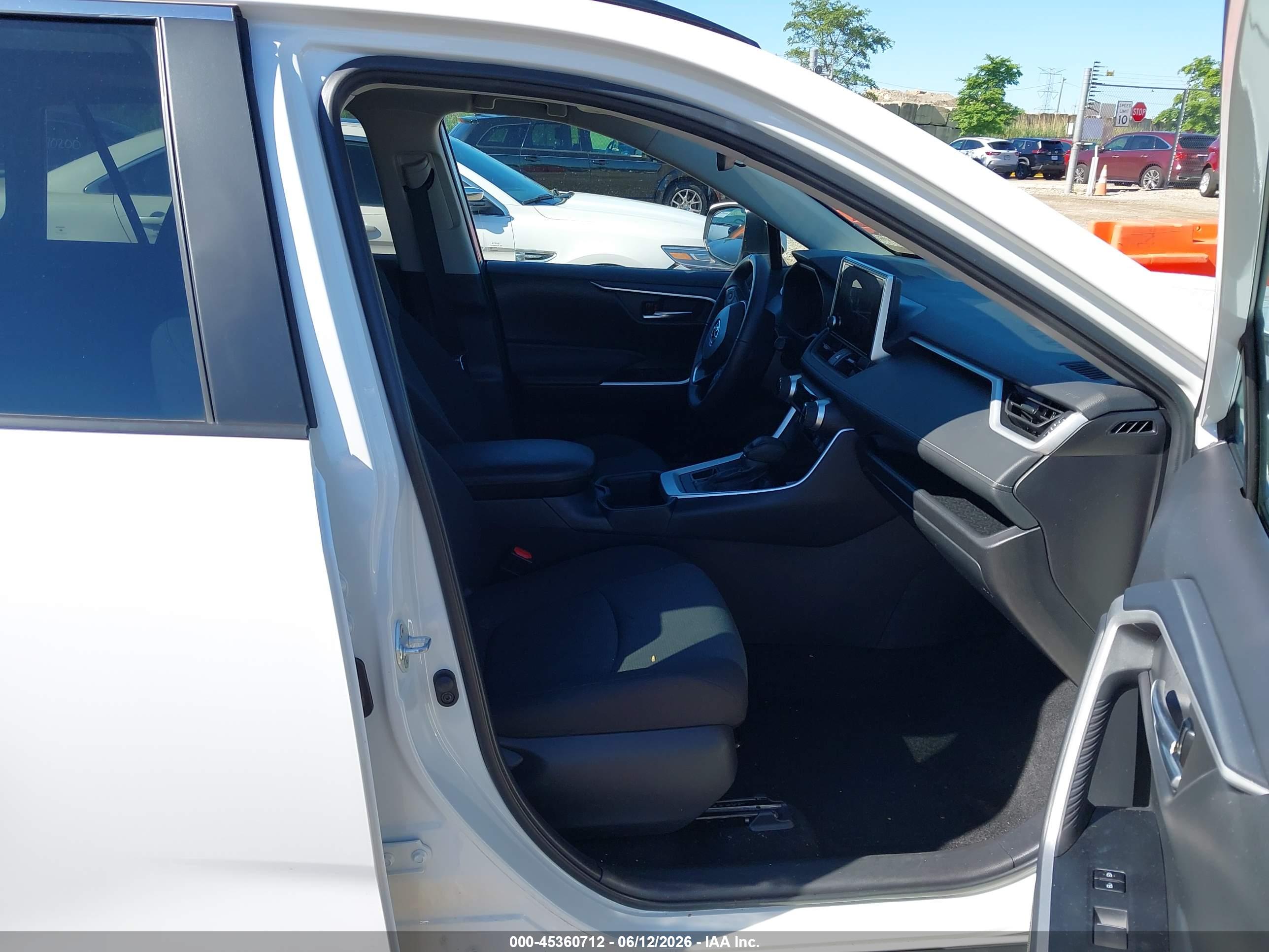 TOYOTA RAV4 image 5
