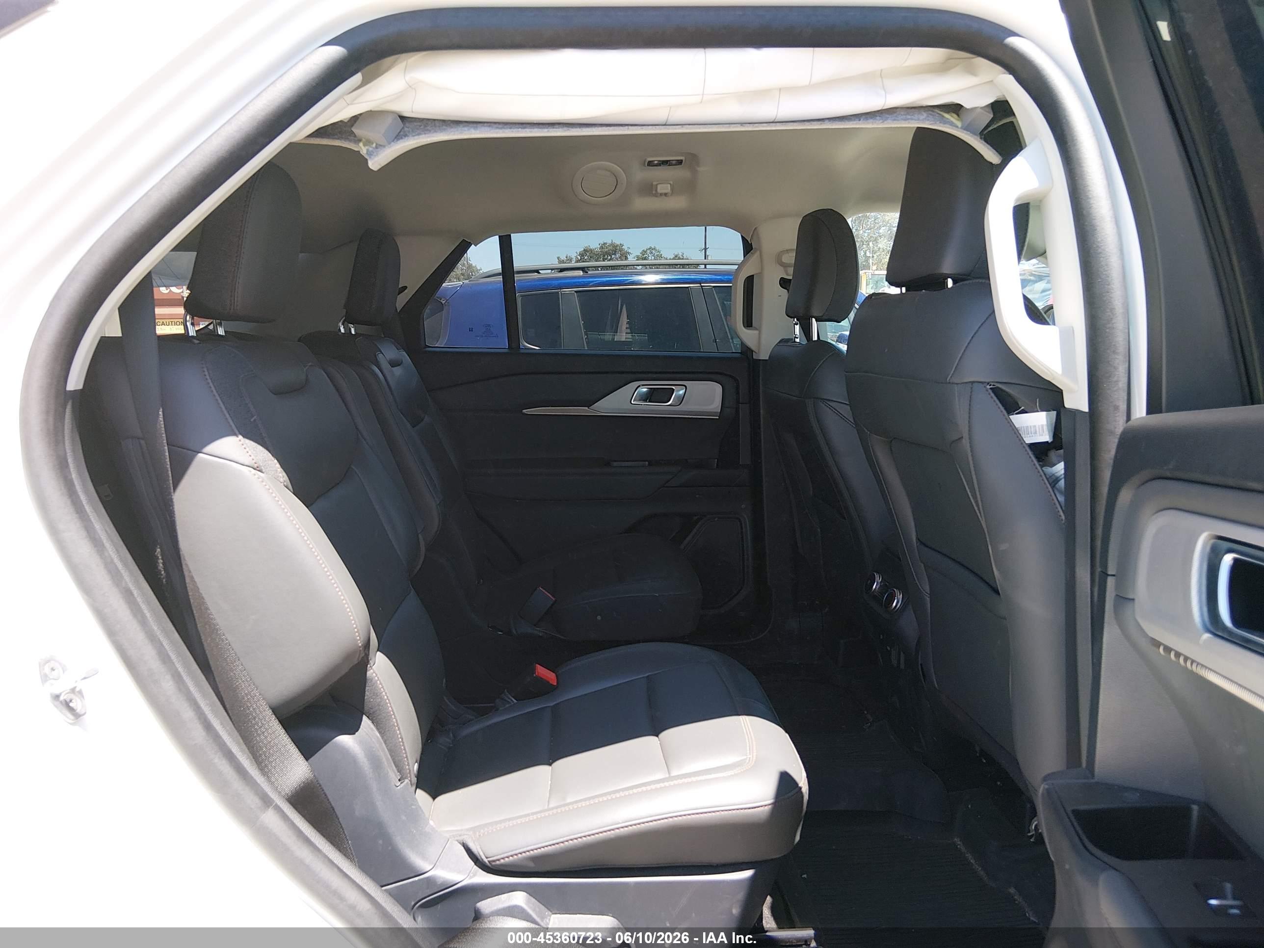 FORD EXPLORER image 8