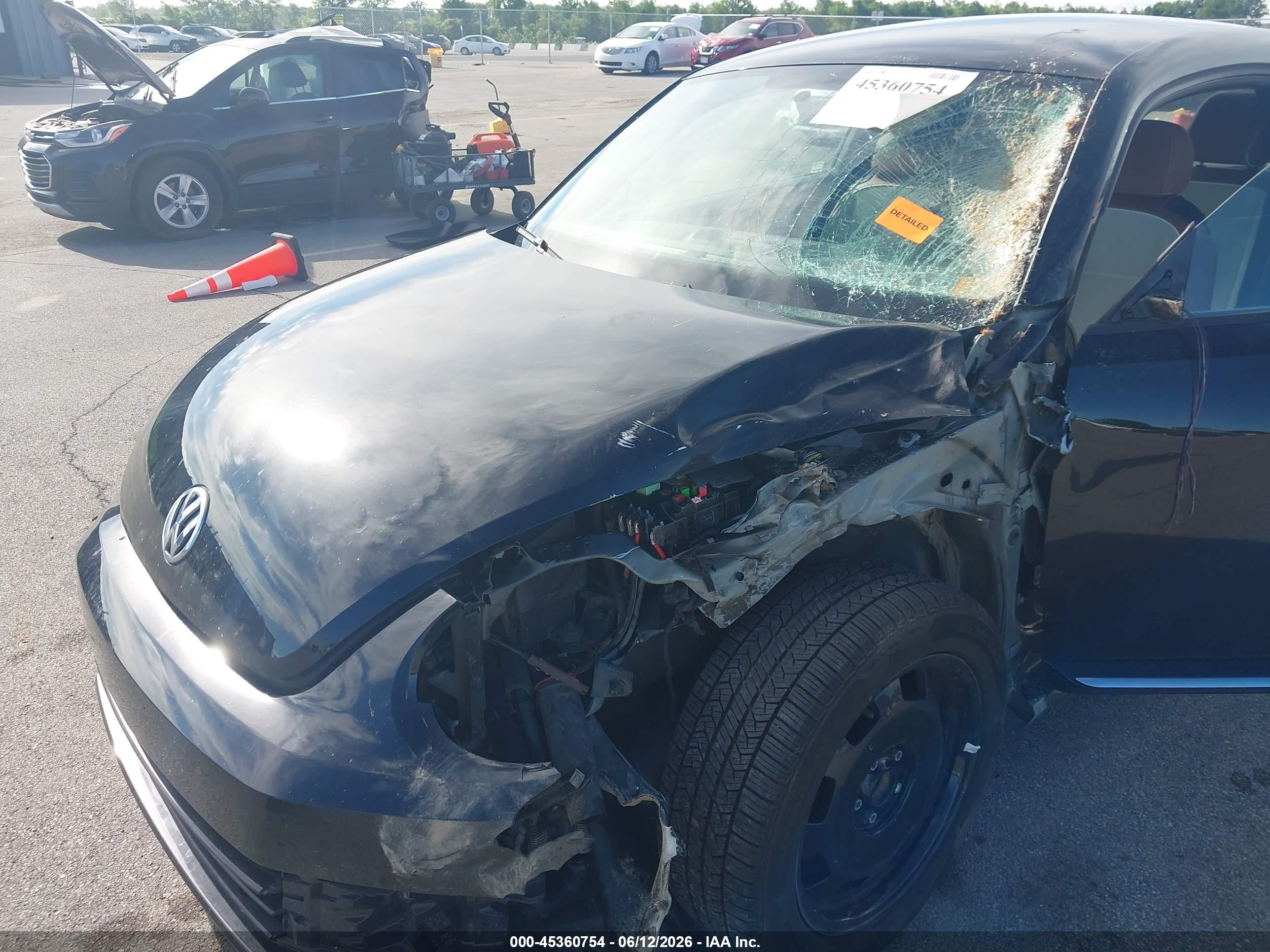 VOLKSWAGEN BEETLE image 6
