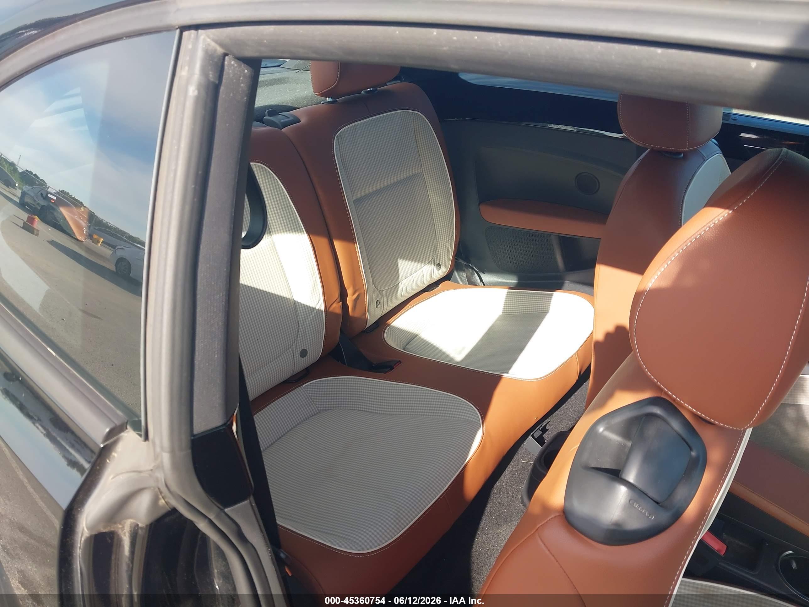 VOLKSWAGEN BEETLE image 8
