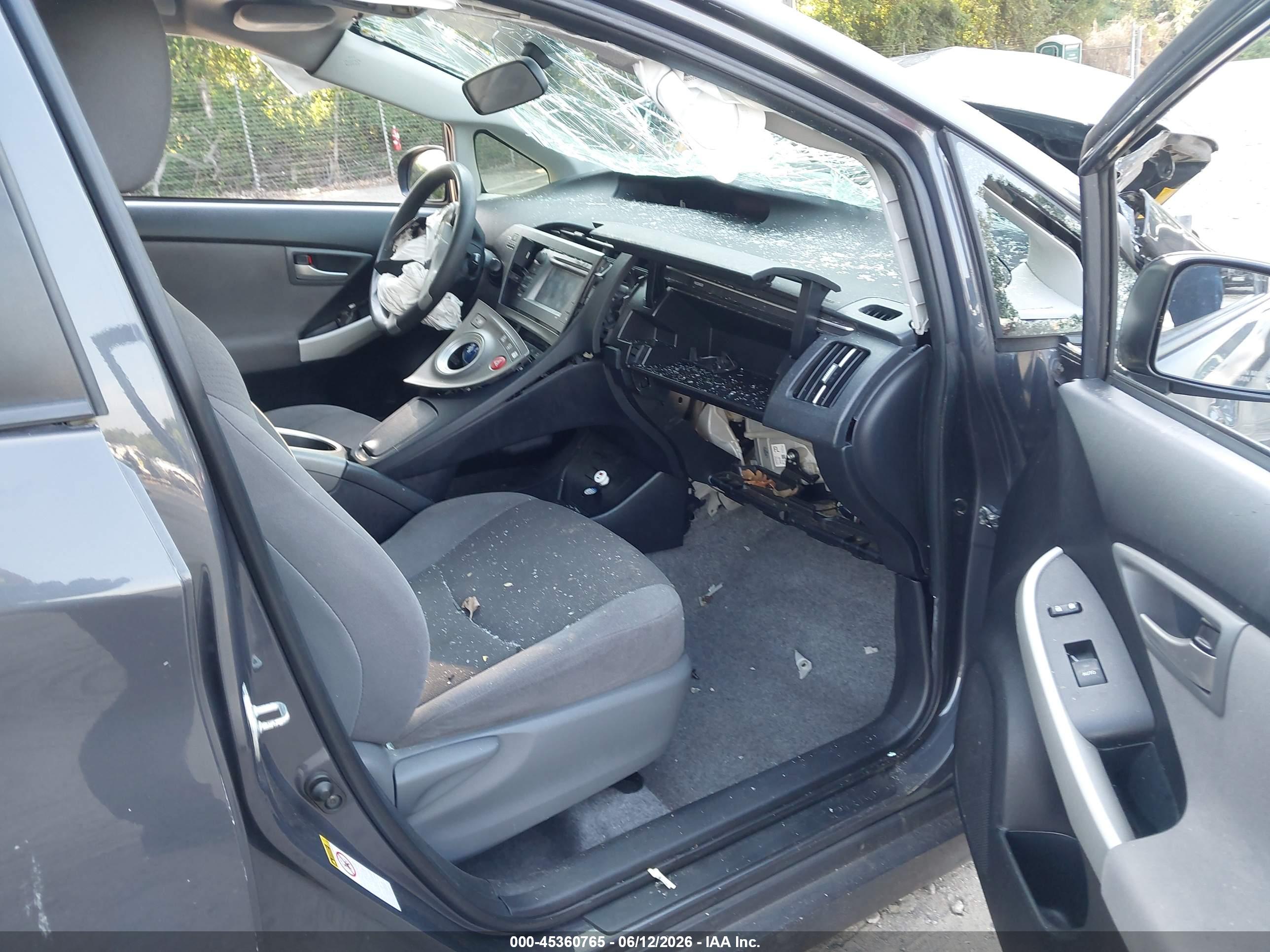 TOYOTA PRIUS image 5