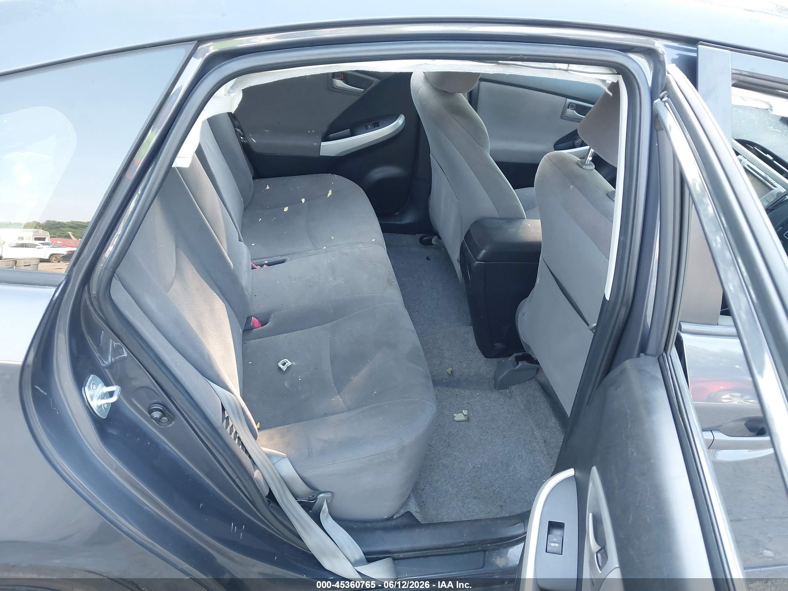 TOYOTA PRIUS image 8