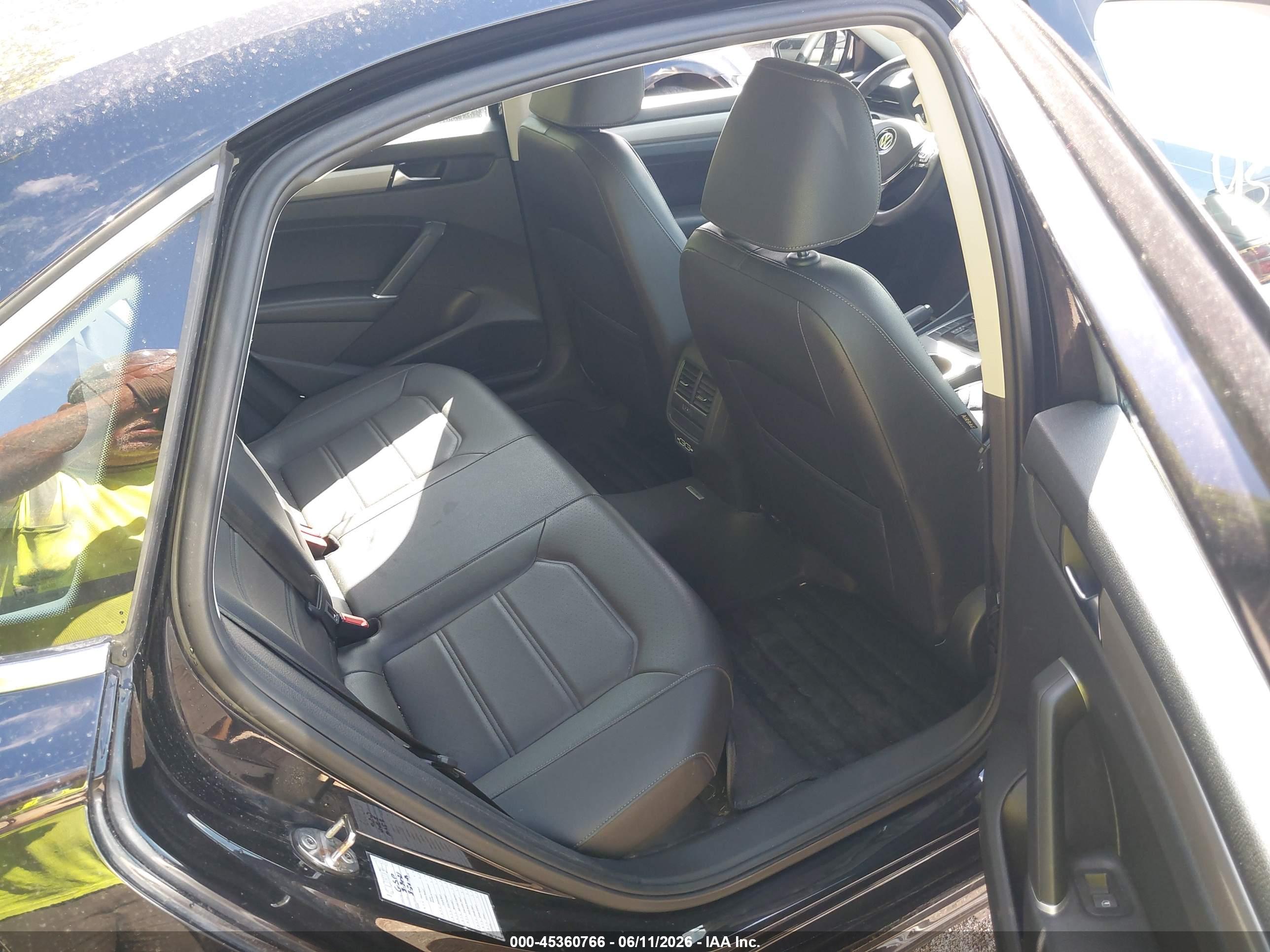 VOLKSWAGEN PASSAT image 8
