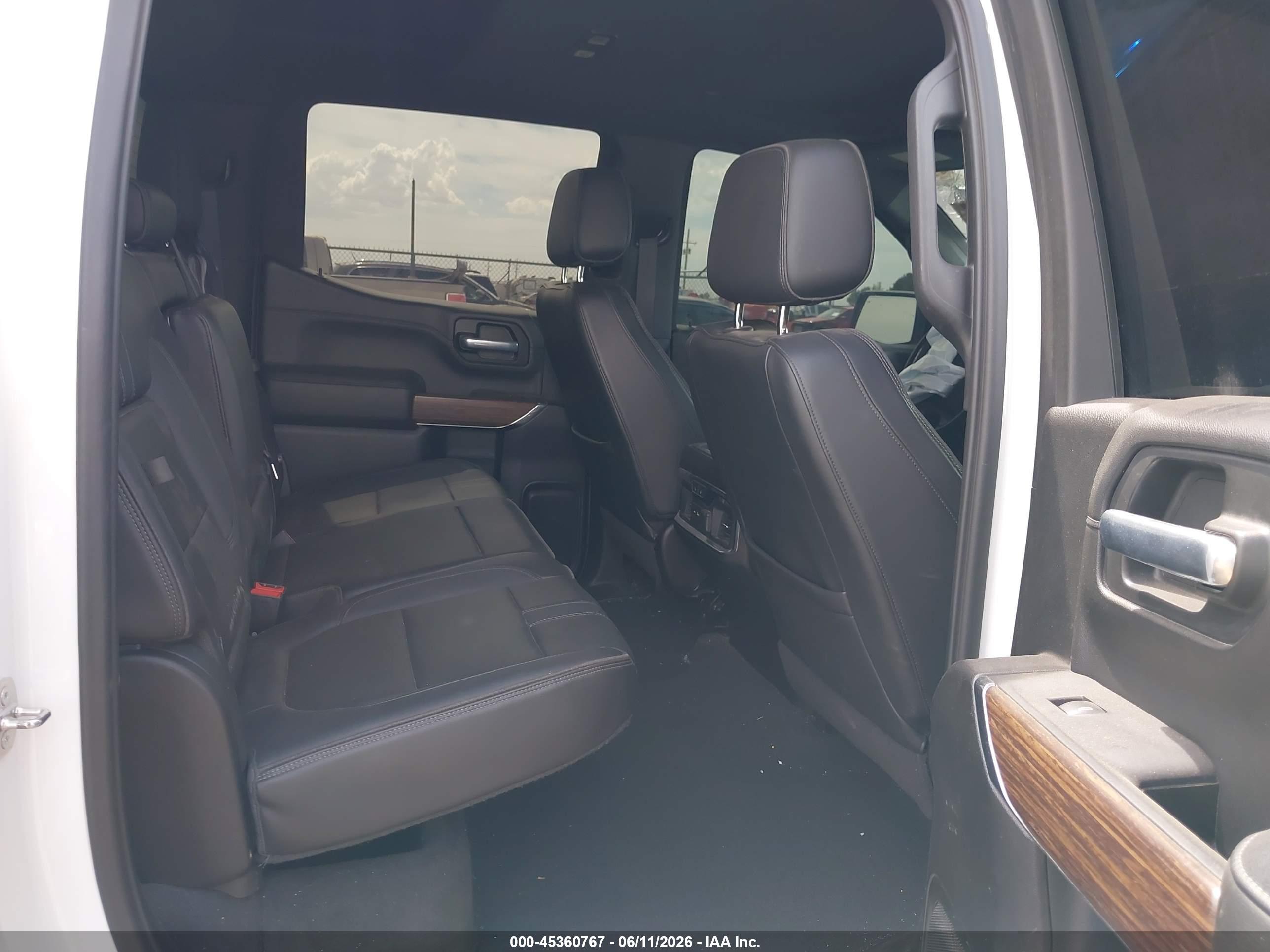 CHEVROLET SILVERADO image 8