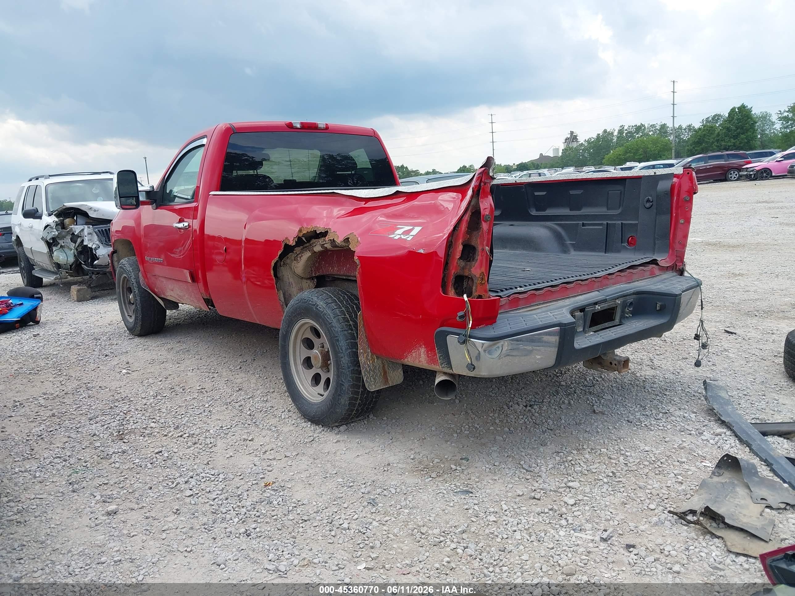 CHEVROLET SILVERADO image 3
