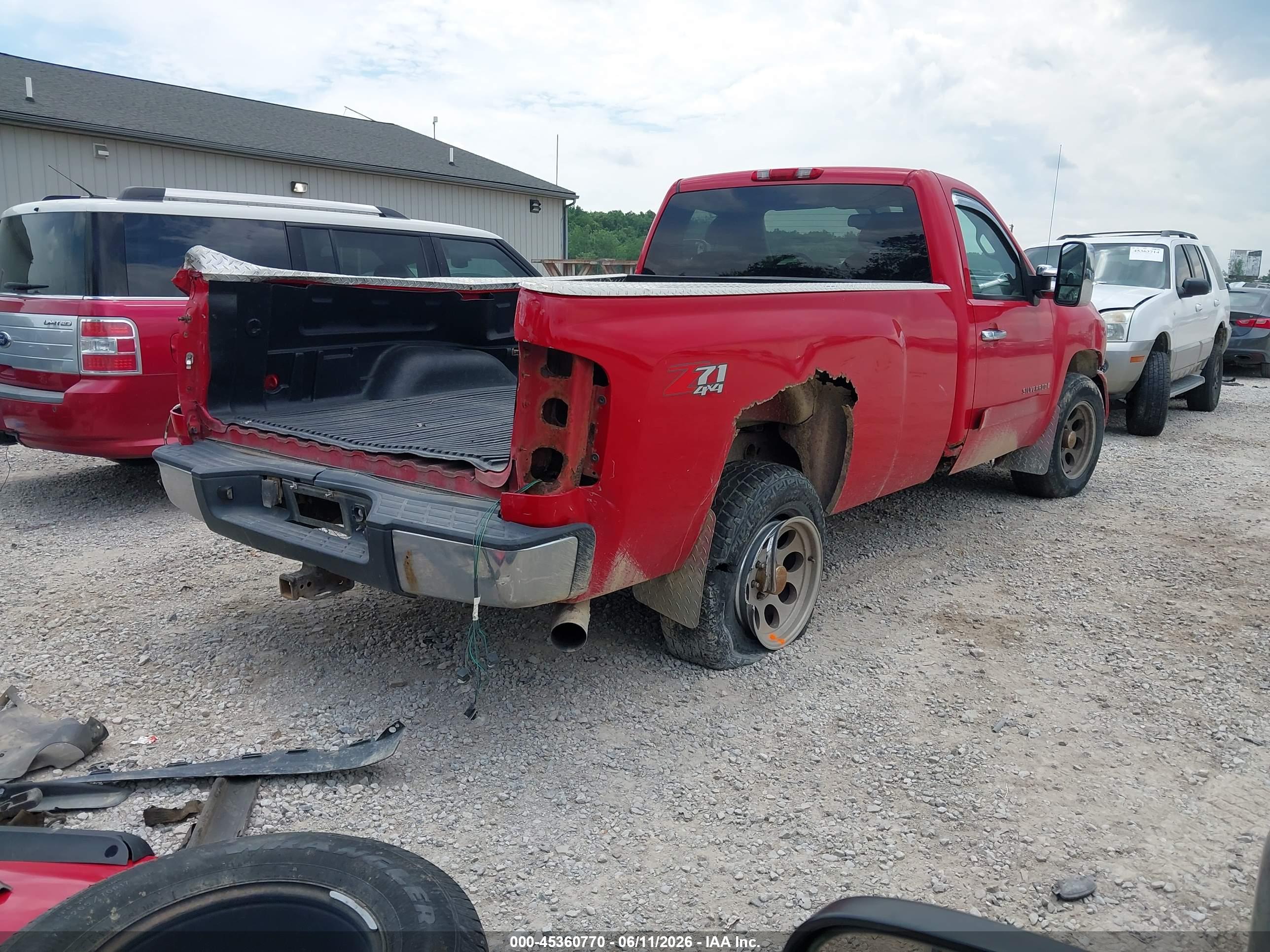 CHEVROLET SILVERADO image 4