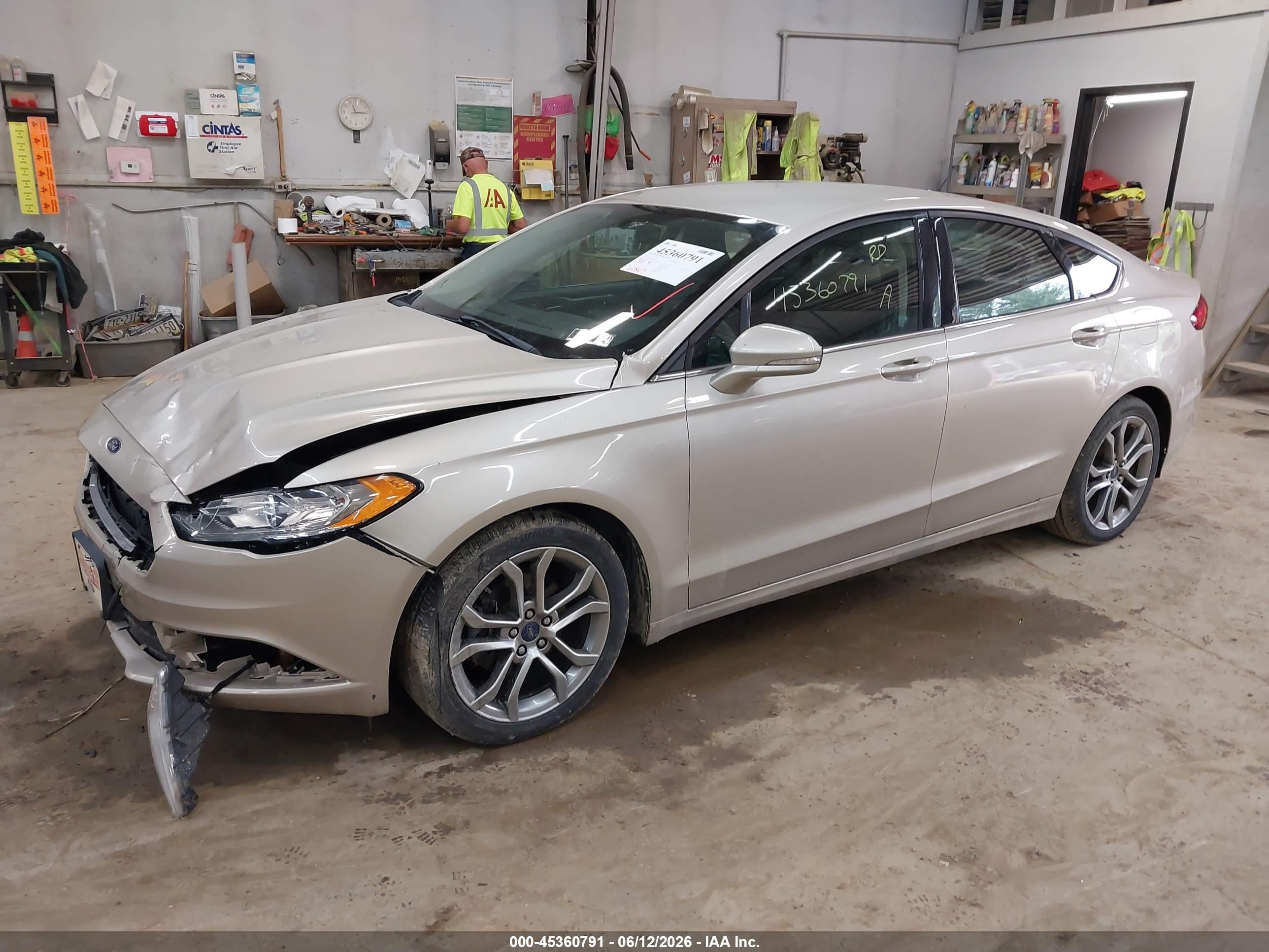 FORD FUSION image 2