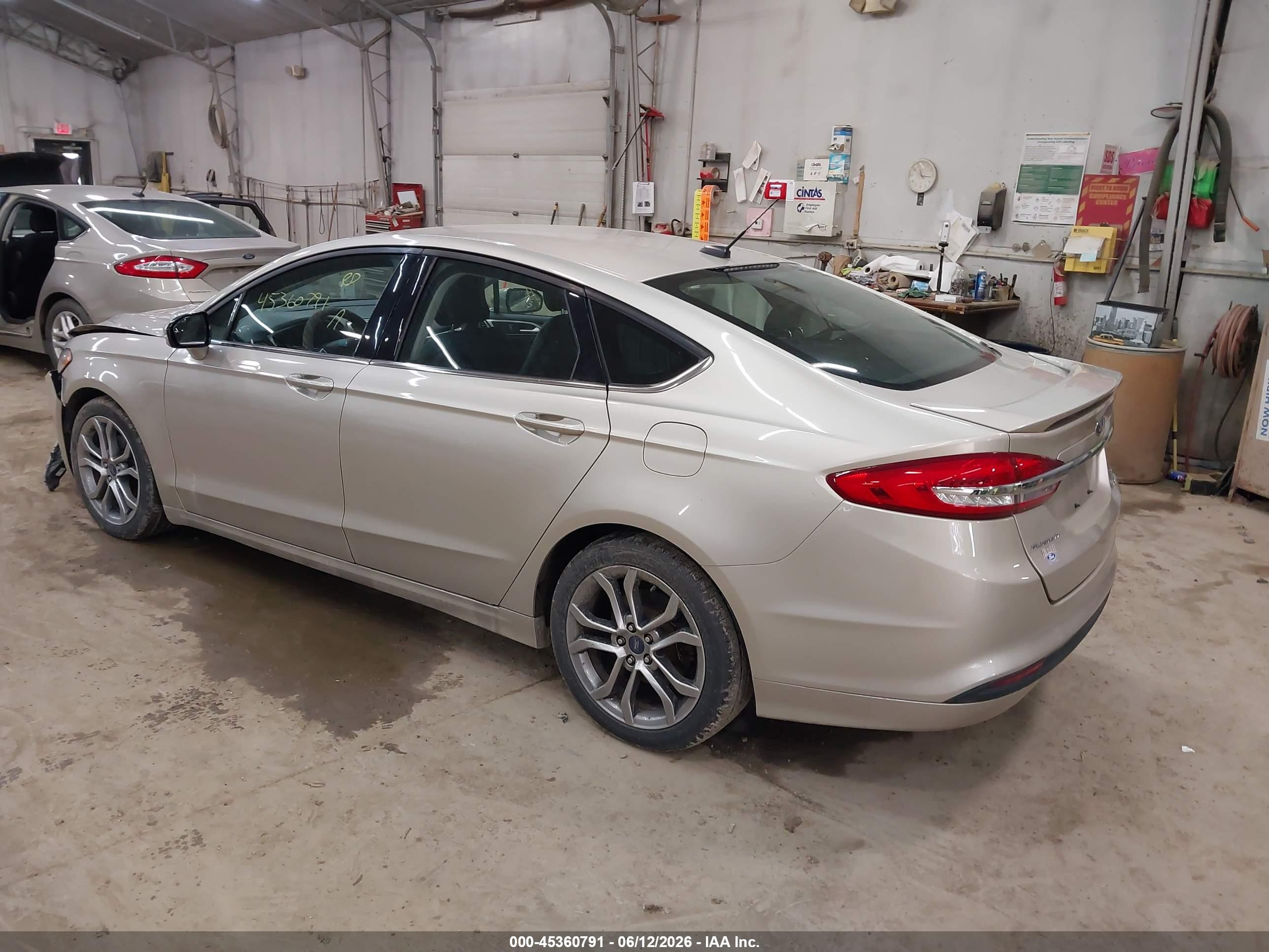 FORD FUSION image 3