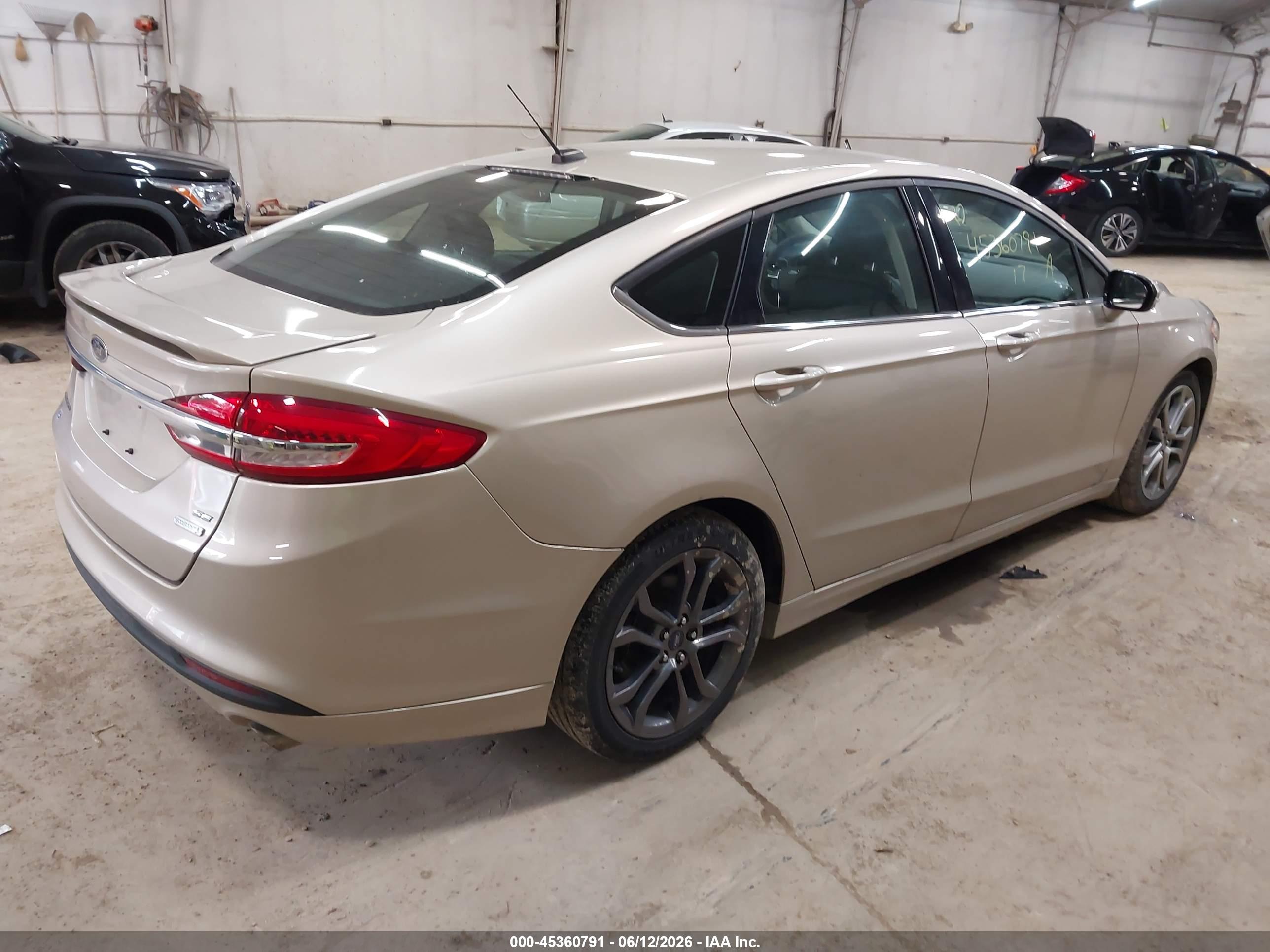 FORD FUSION image 4