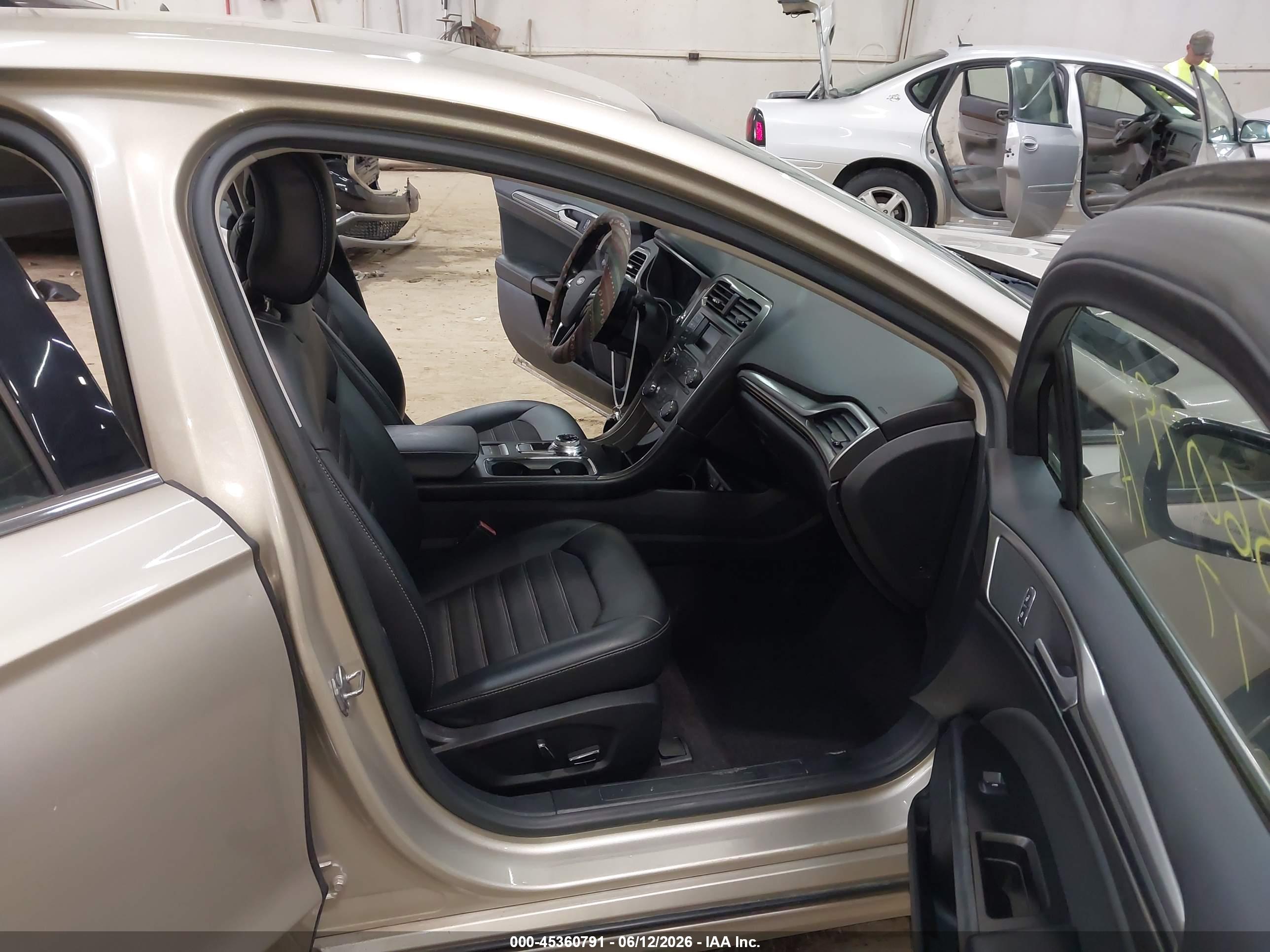 FORD FUSION image 5