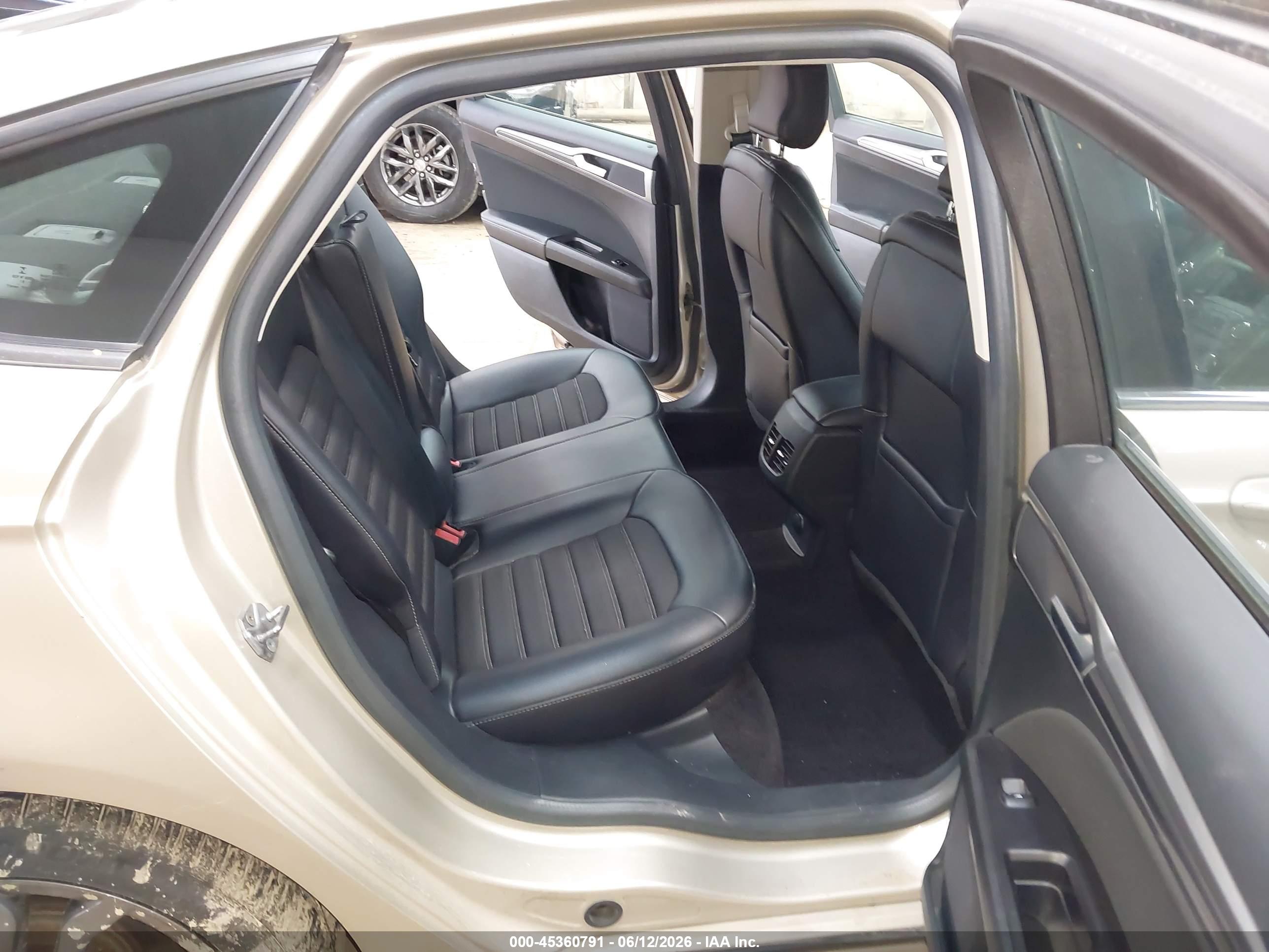 FORD FUSION image 8