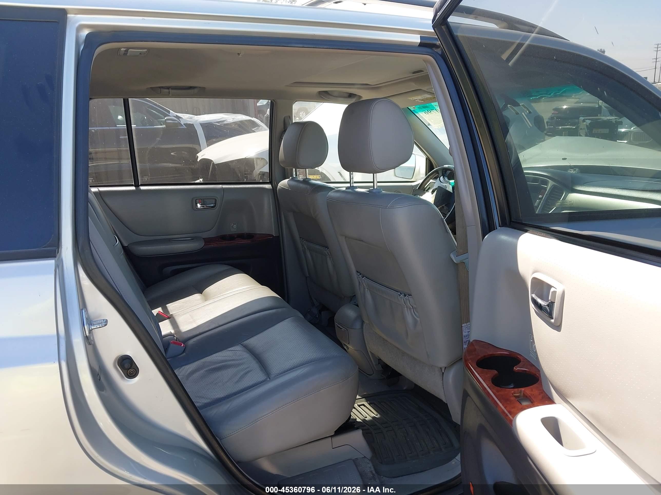 TOYOTA HIGHLANDER image 8