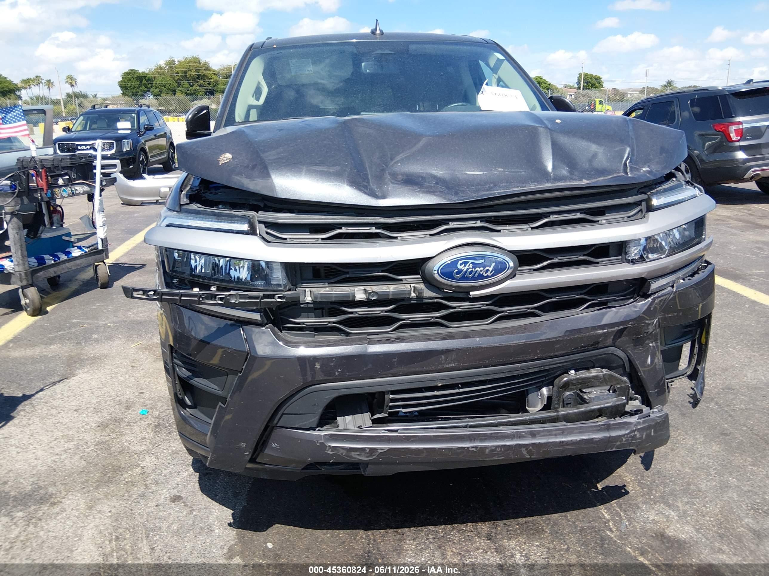 FORD EXPEDITION image 6