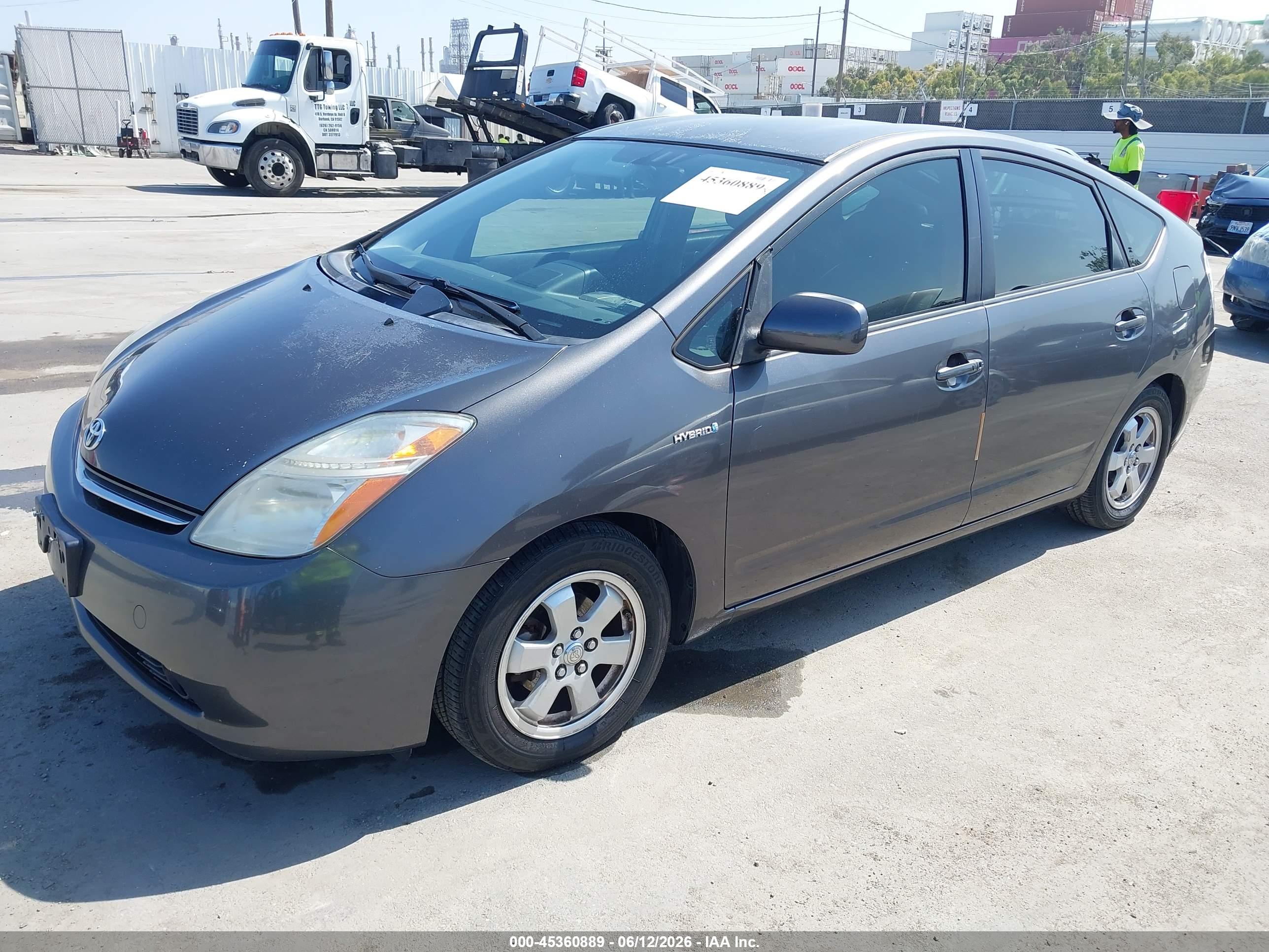 TOYOTA PRIUS image 2