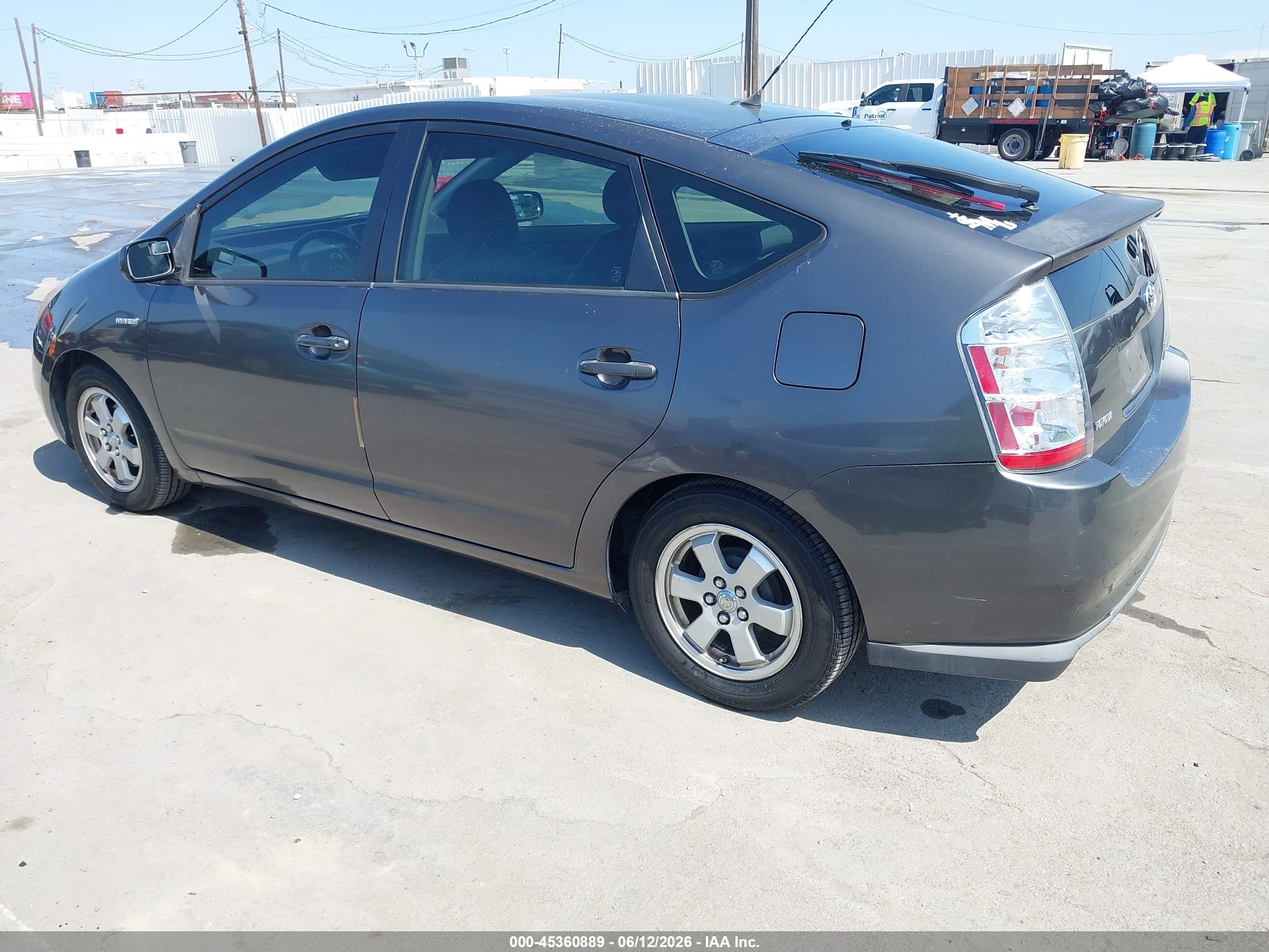 TOYOTA PRIUS image 3
