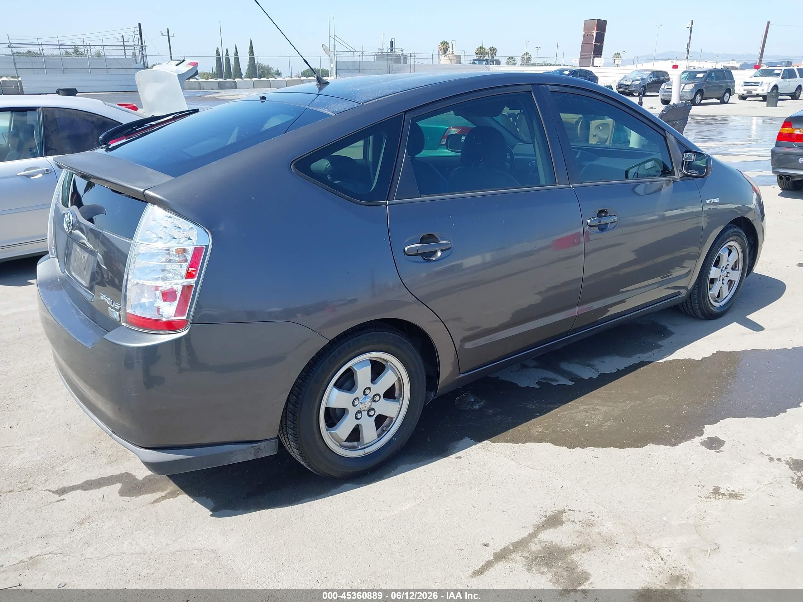 TOYOTA PRIUS image 4