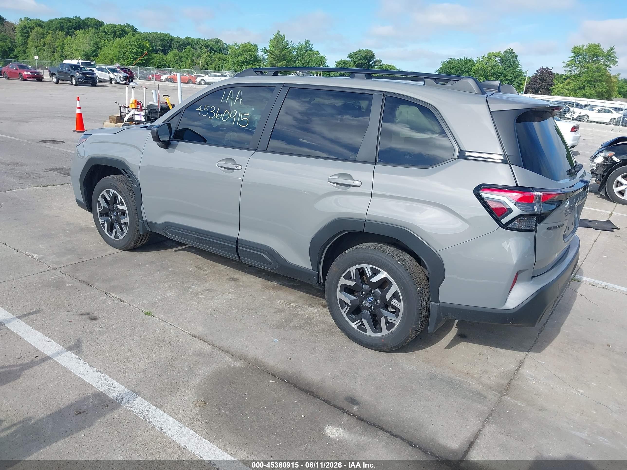 SUBARU FORESTER image 3