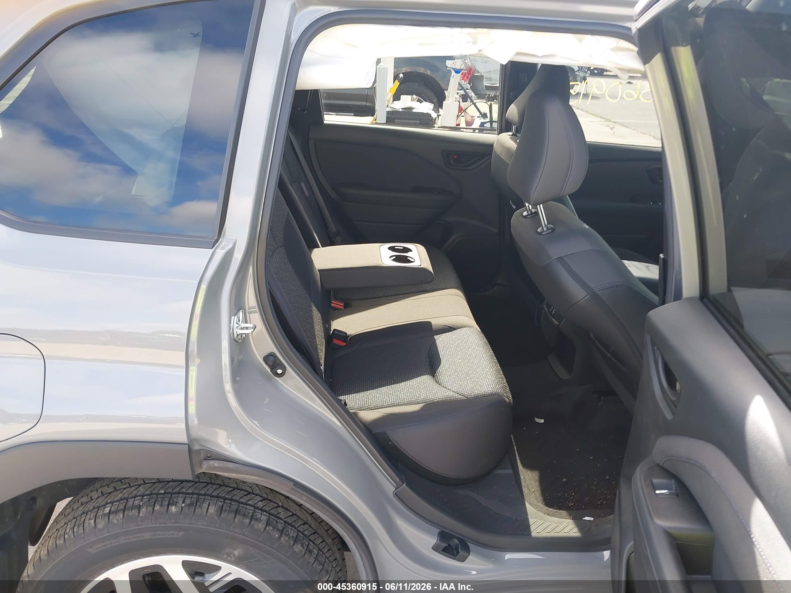 SUBARU FORESTER image 8