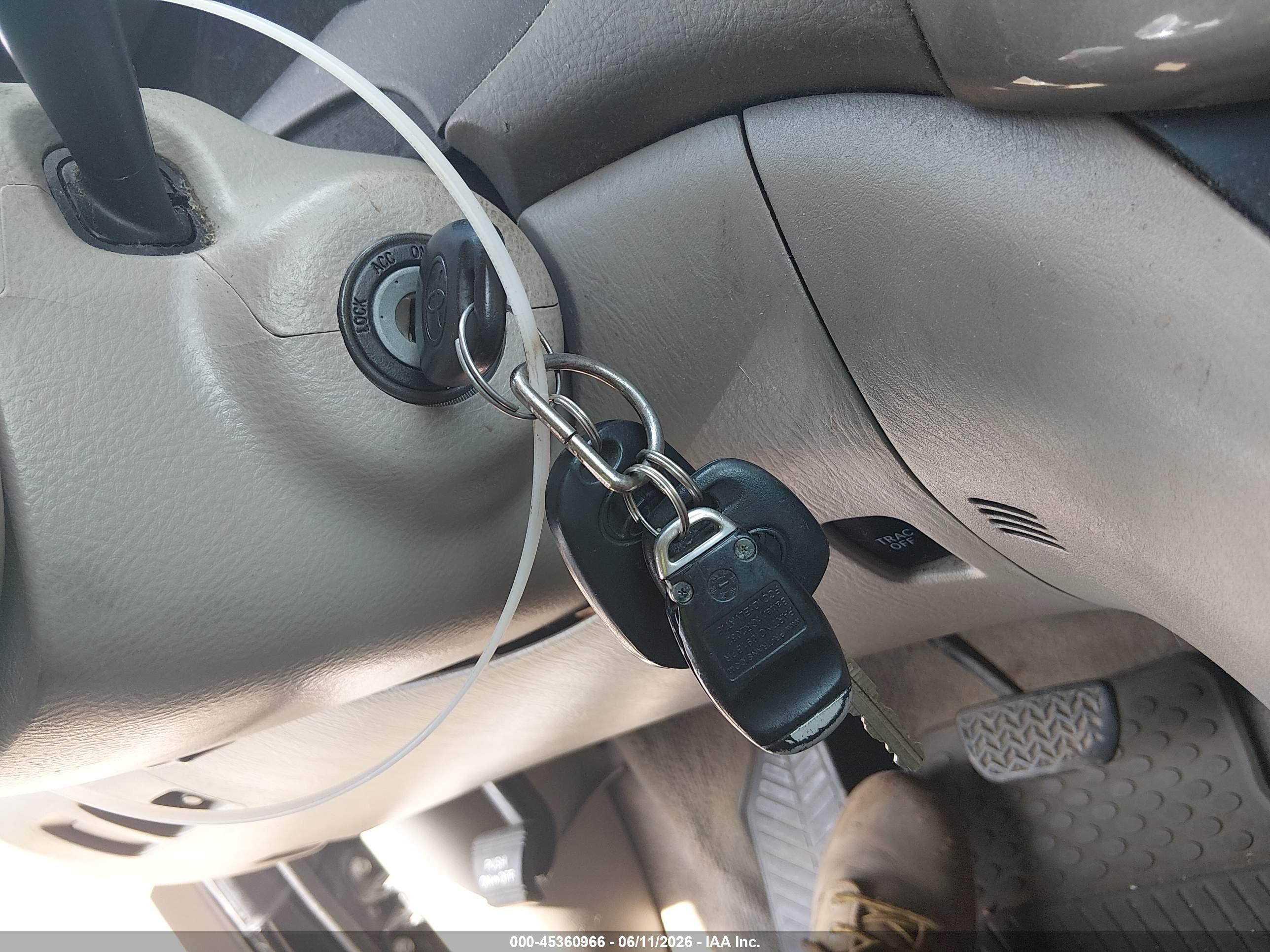 TOYOTA SIENNA image 11