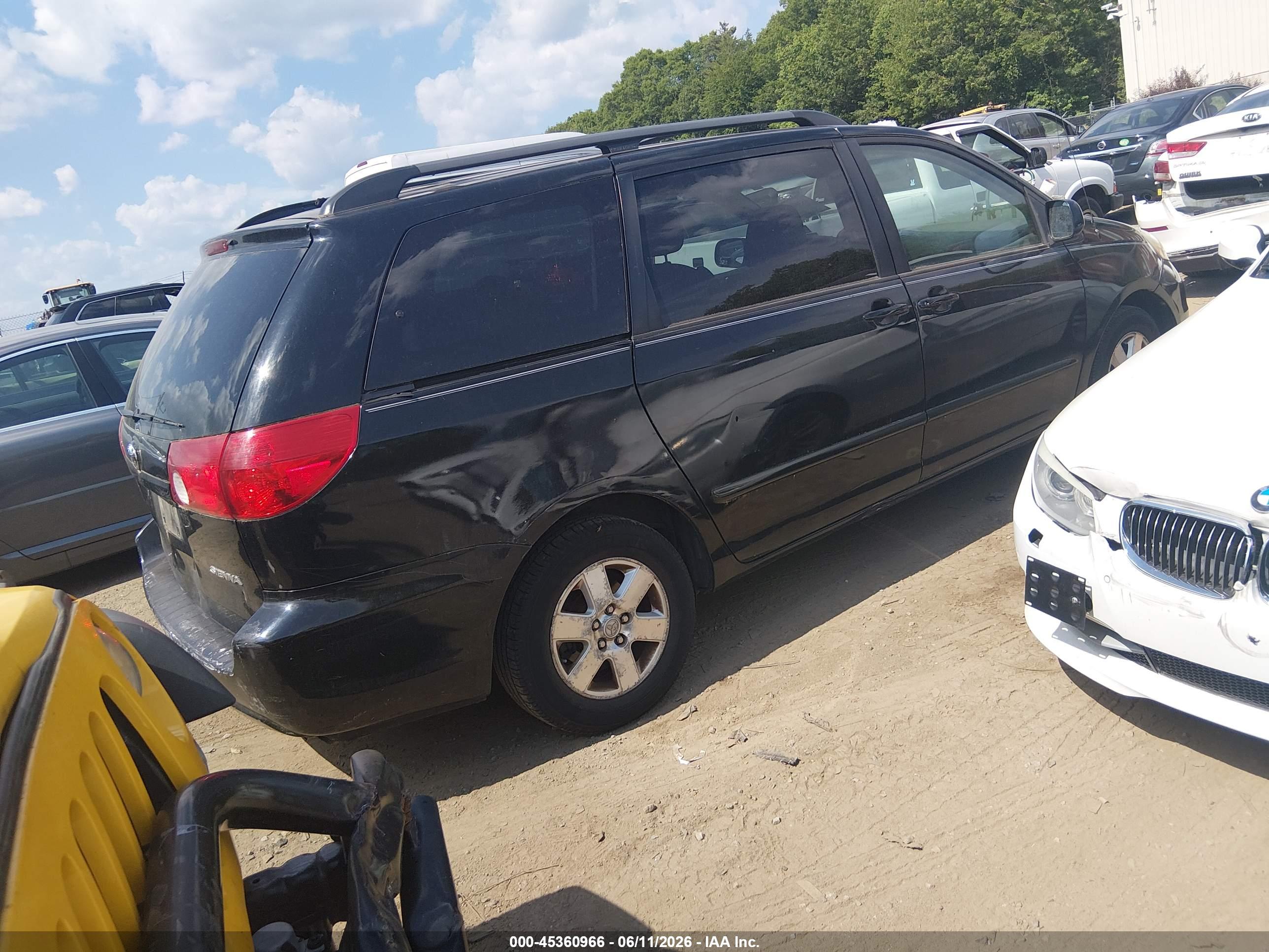TOYOTA SIENNA image 4
