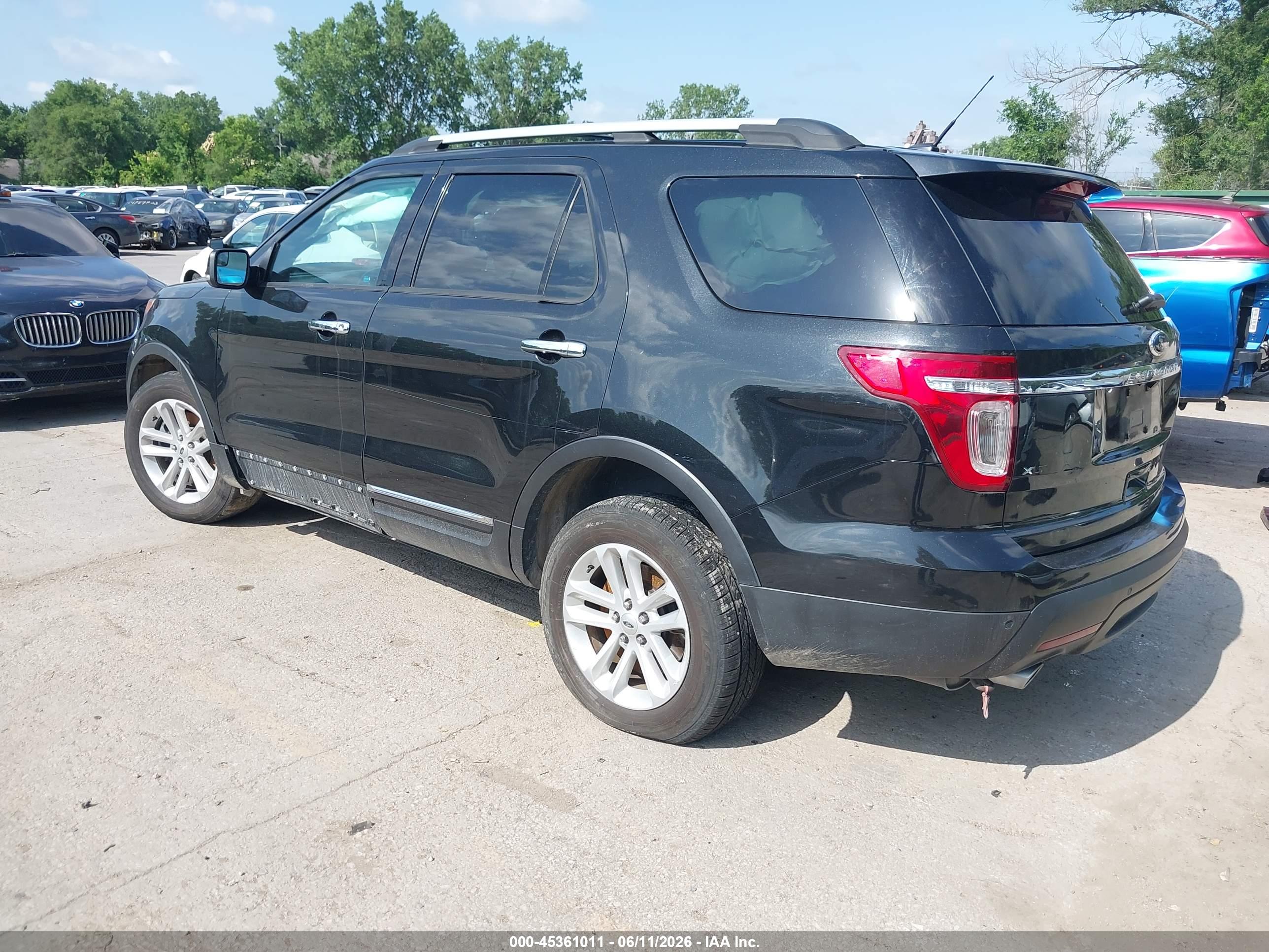 FORD EXPLORER image 3