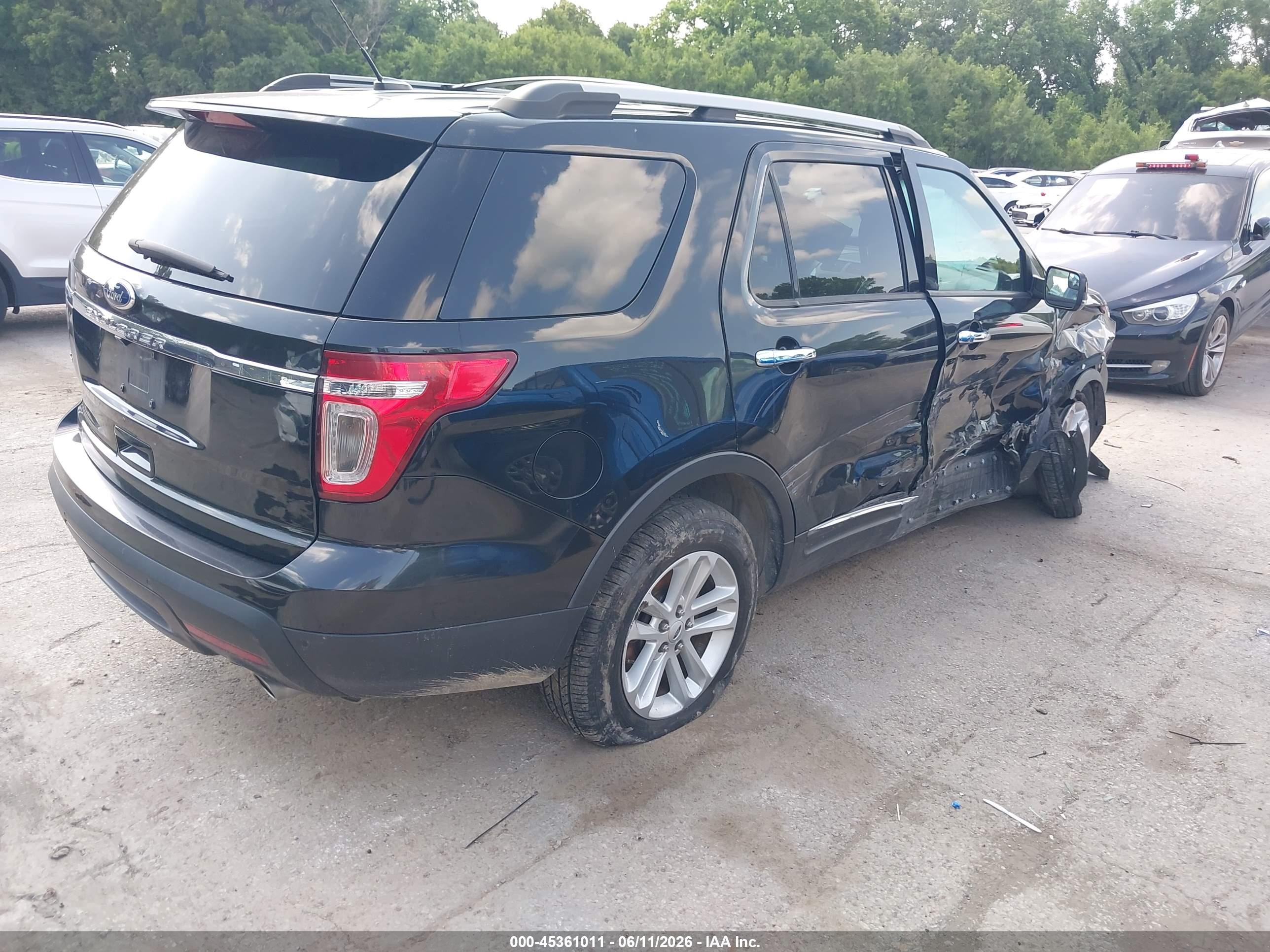 FORD EXPLORER image 4