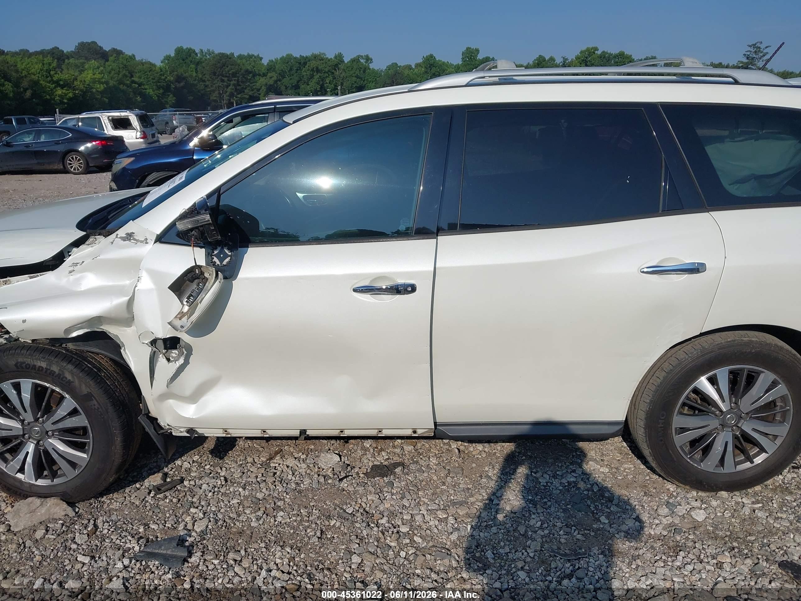 NISSAN PATHFINDER image 6