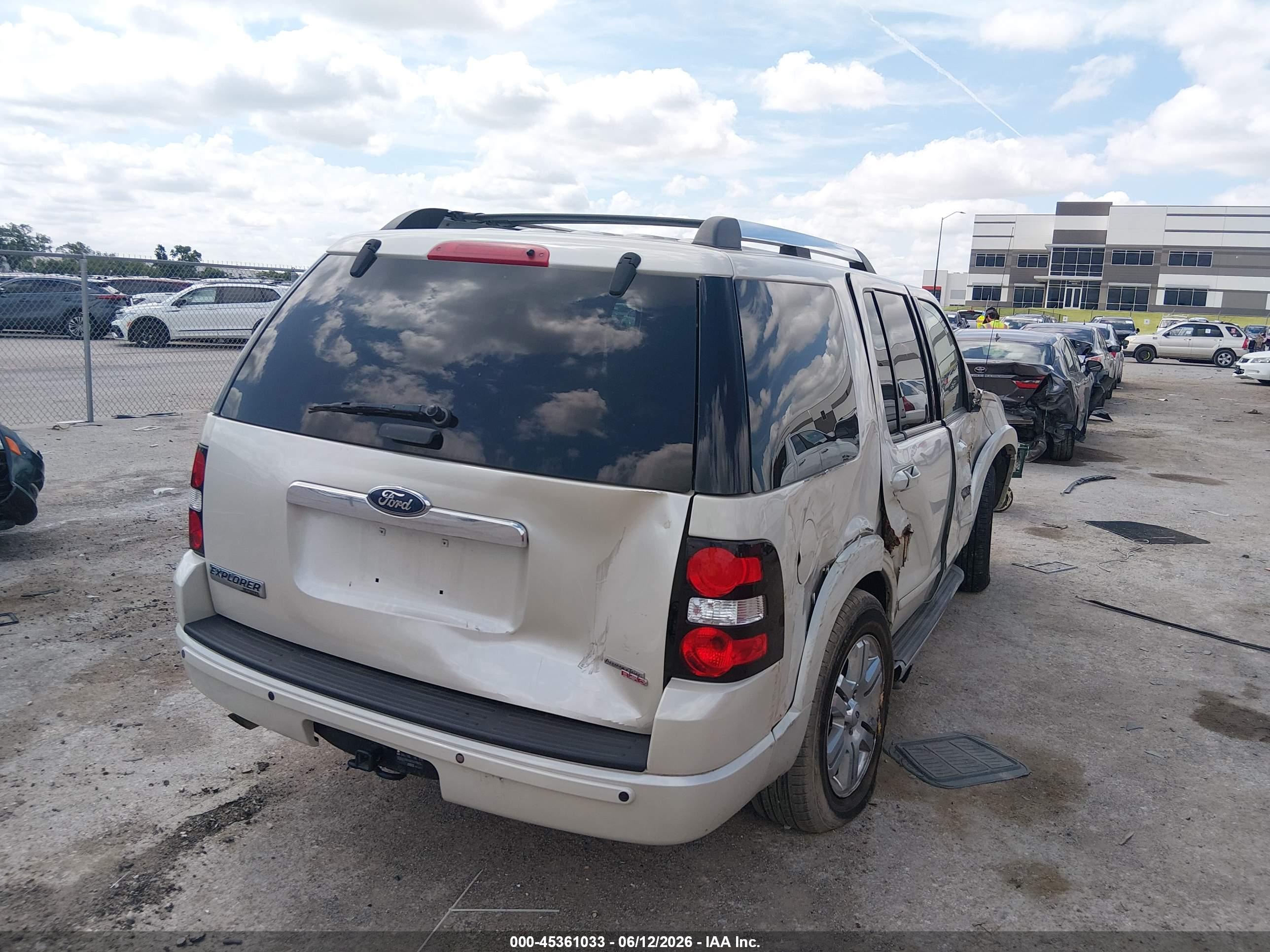 FORD EXPLORER image 4