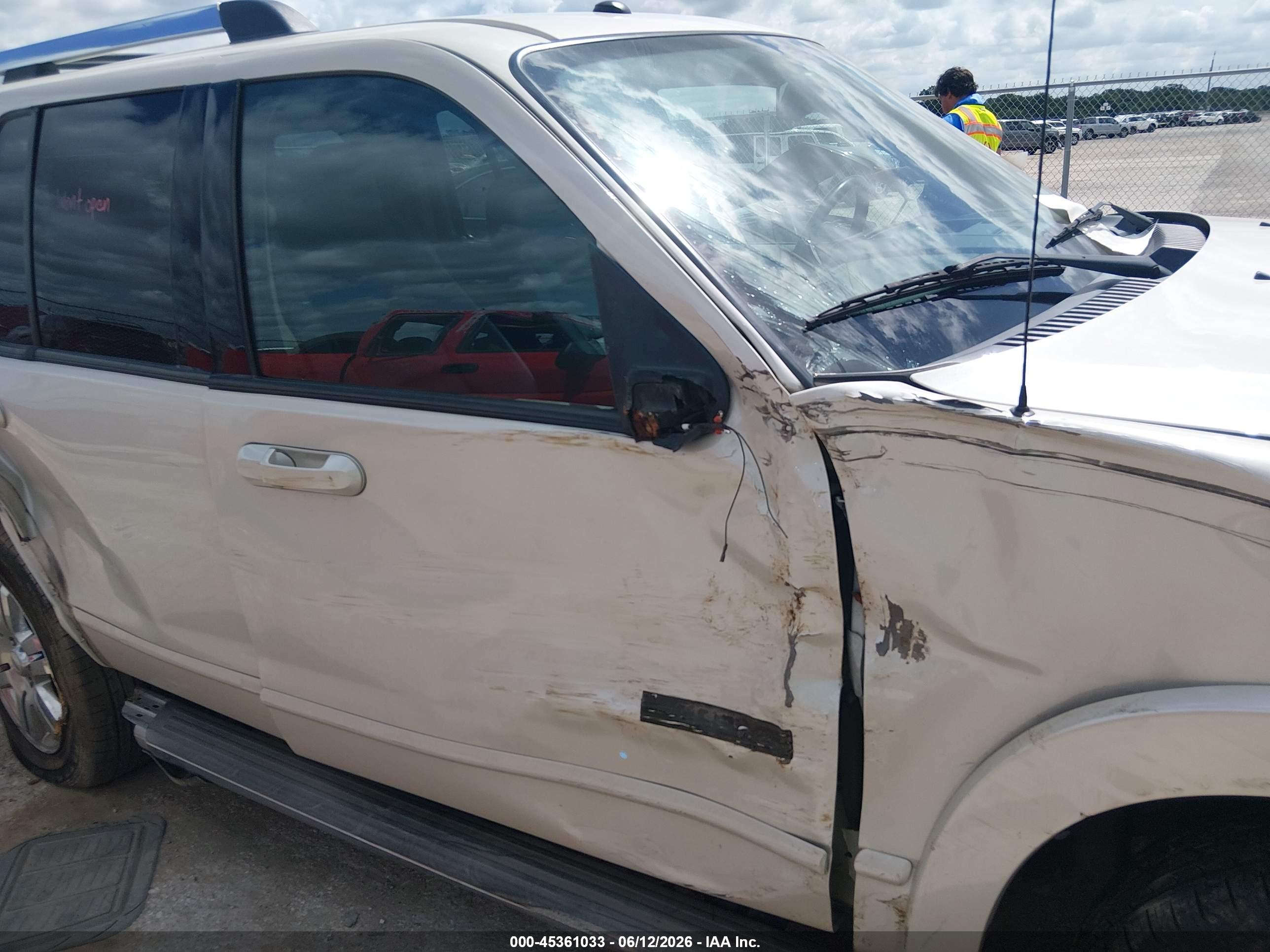 FORD EXPLORER image 6