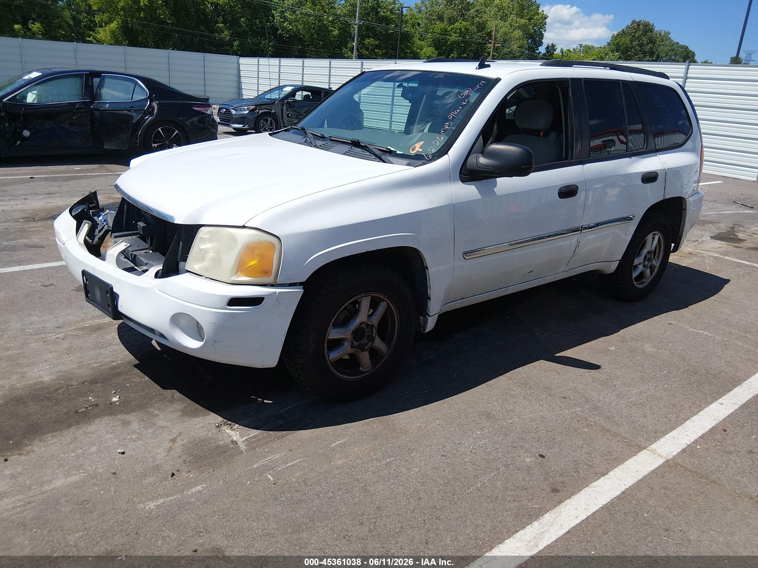 GMC ENVOY image 2