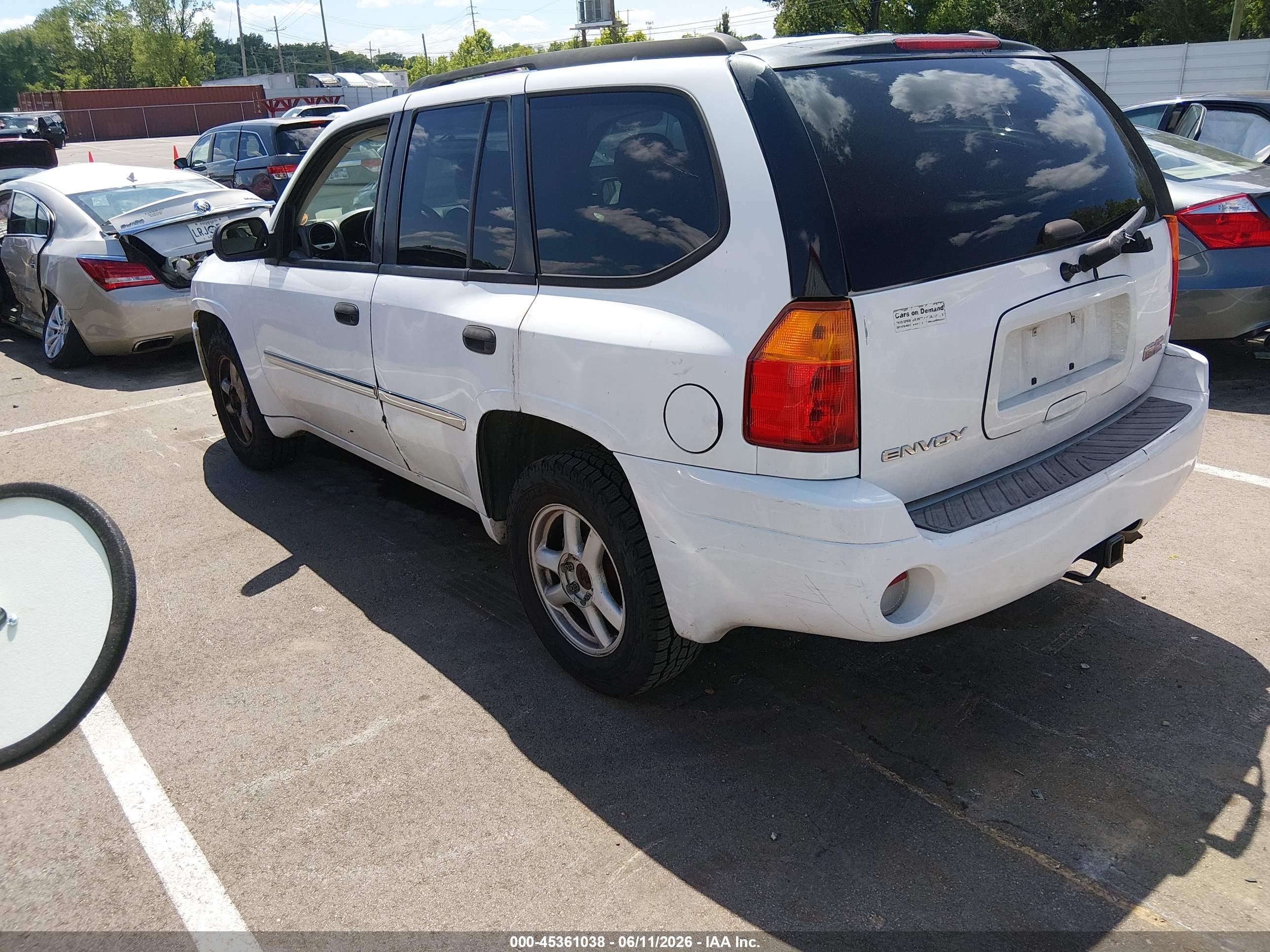 GMC ENVOY image 3