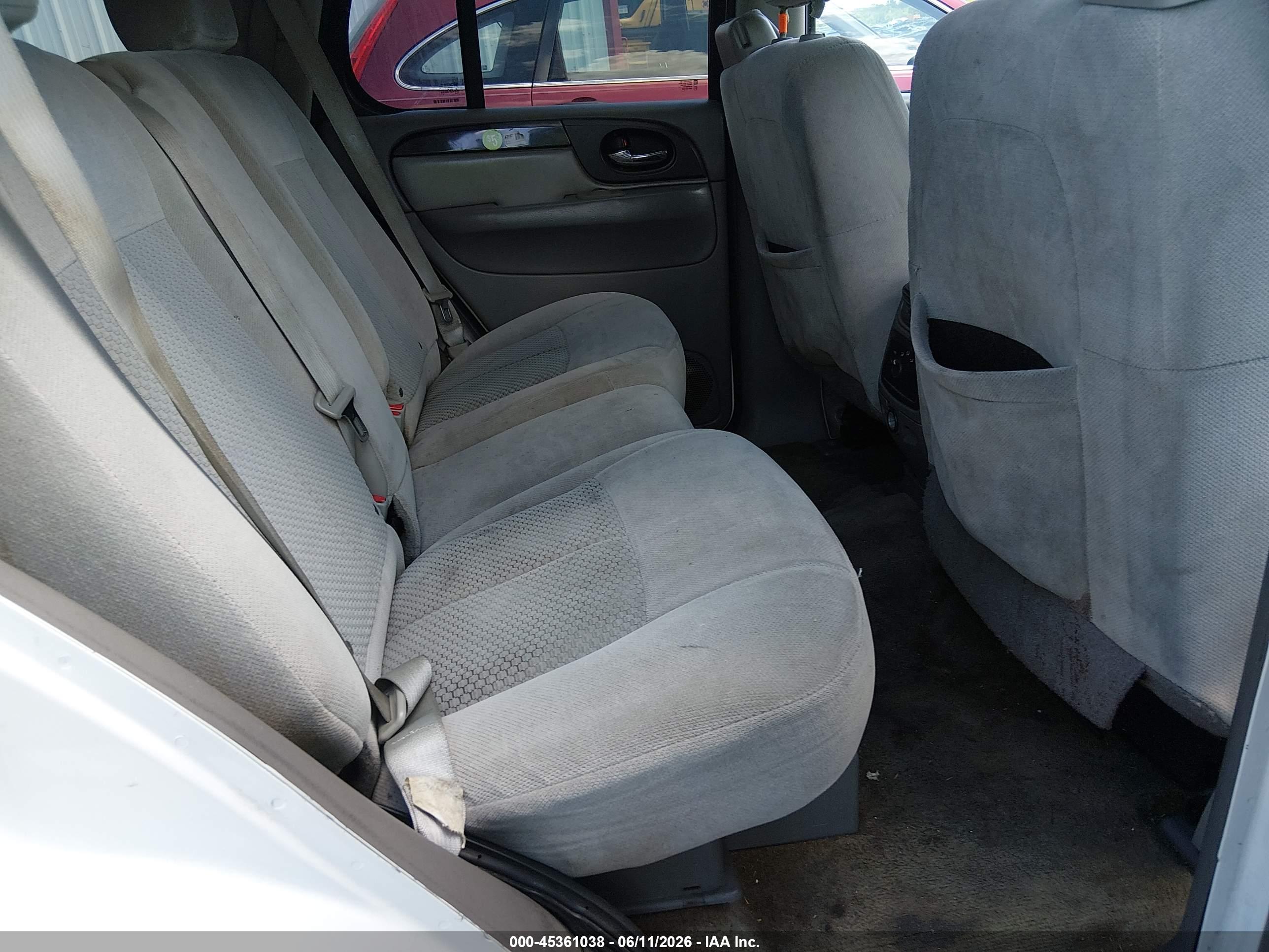 GMC ENVOY image 8