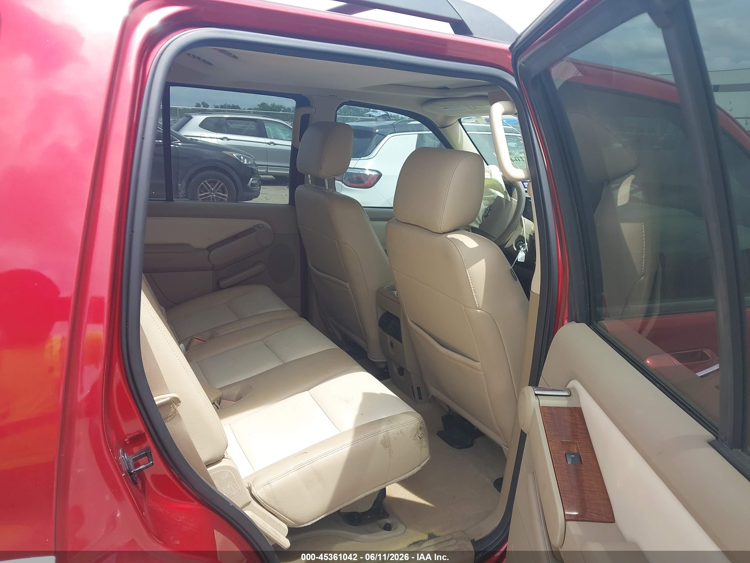 FORD EXPLORER image 8
