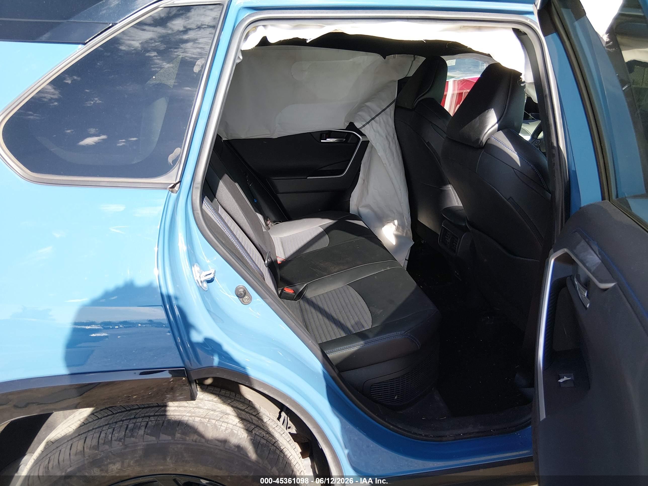 TOYOTA RAV4 image 8