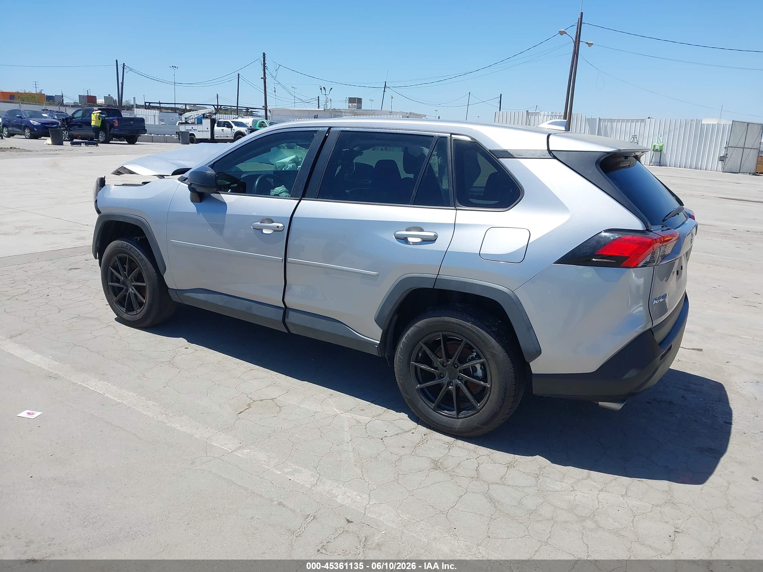 TOYOTA RAV4 image 3