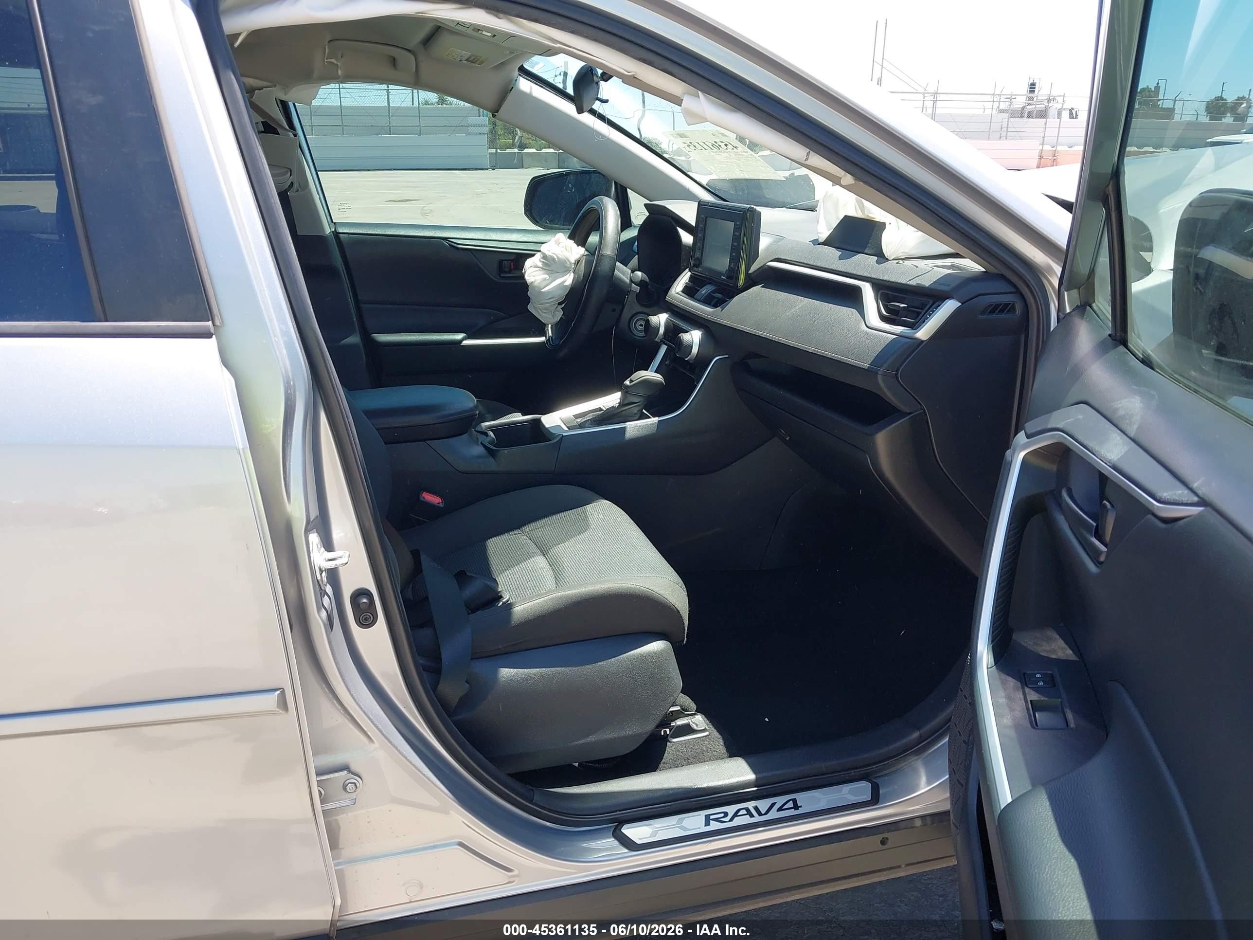 TOYOTA RAV4 image 5