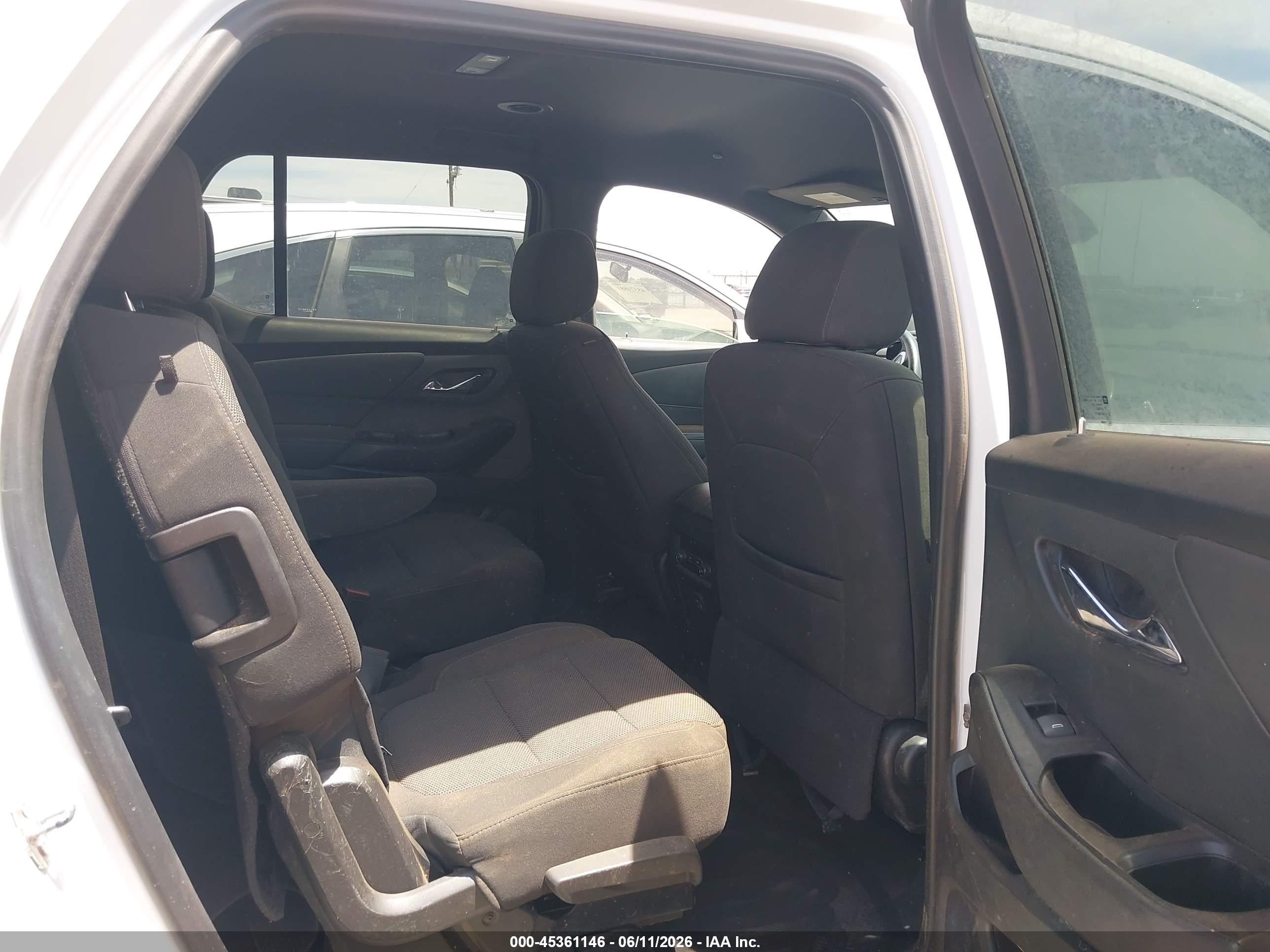 CHEVROLET TRAVERSE image 8