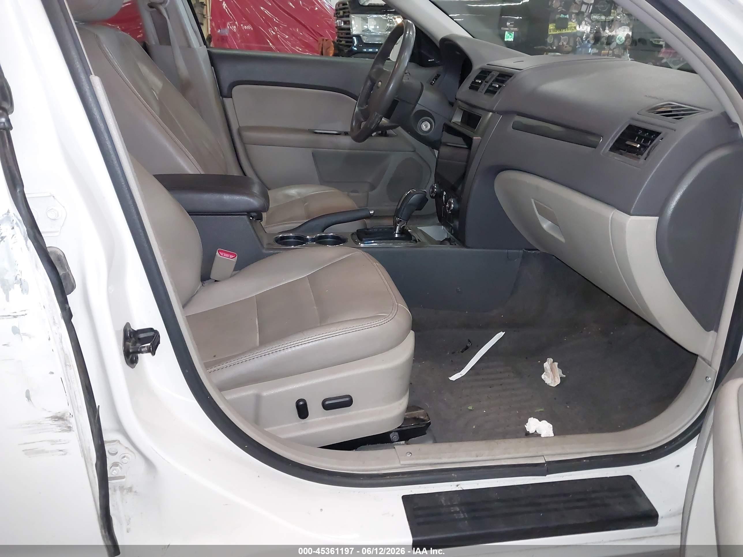 FORD FUSION image 5