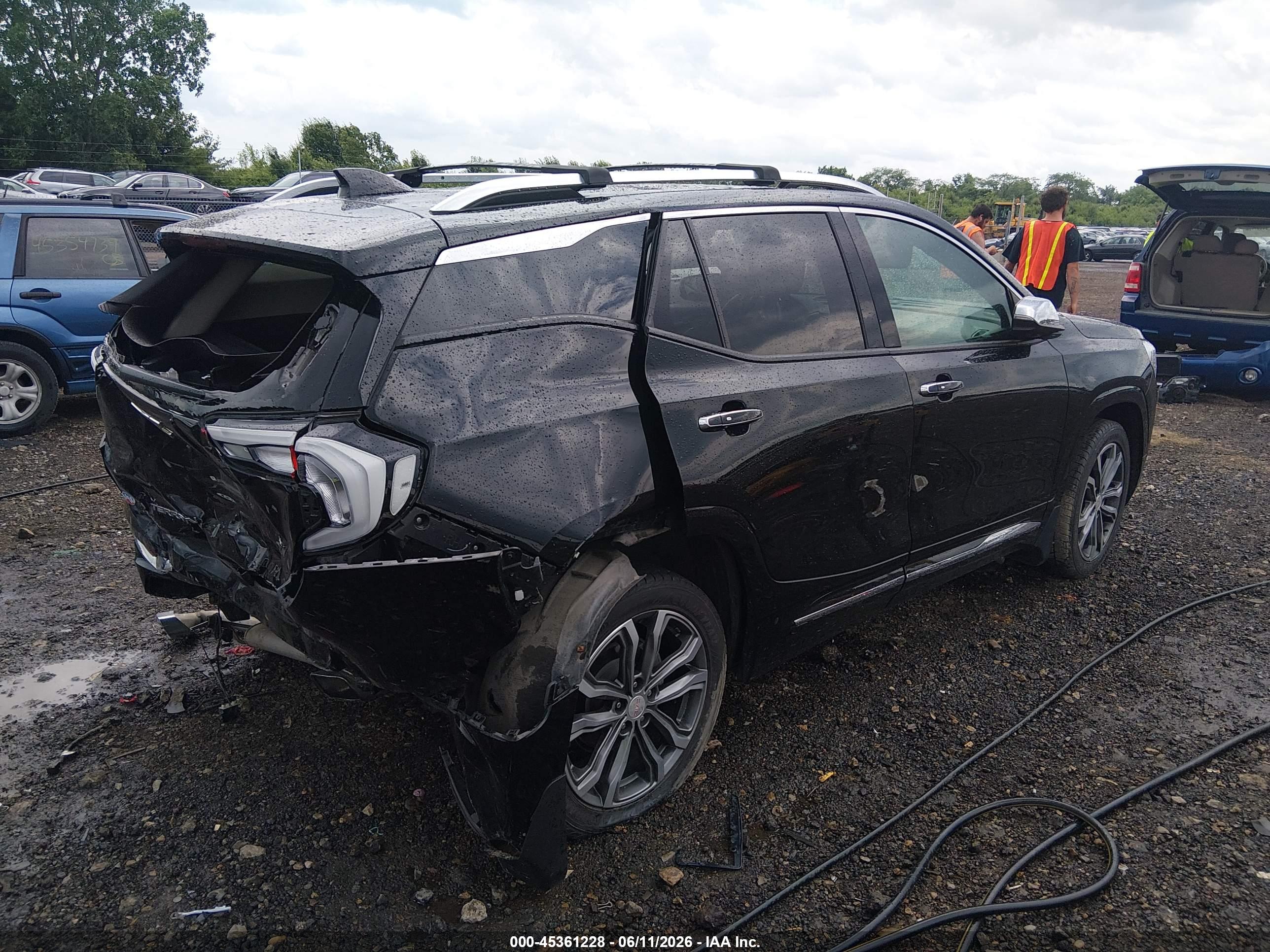 GMC TERRAIN image 4
