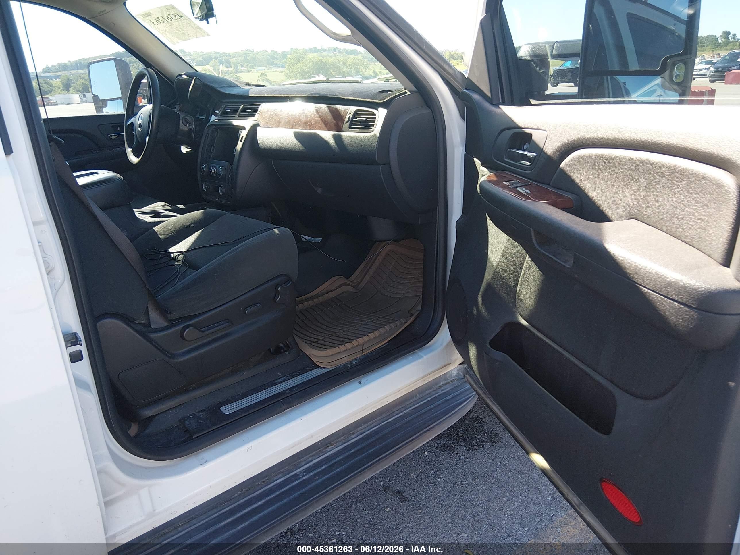 GMC YUKON image 5