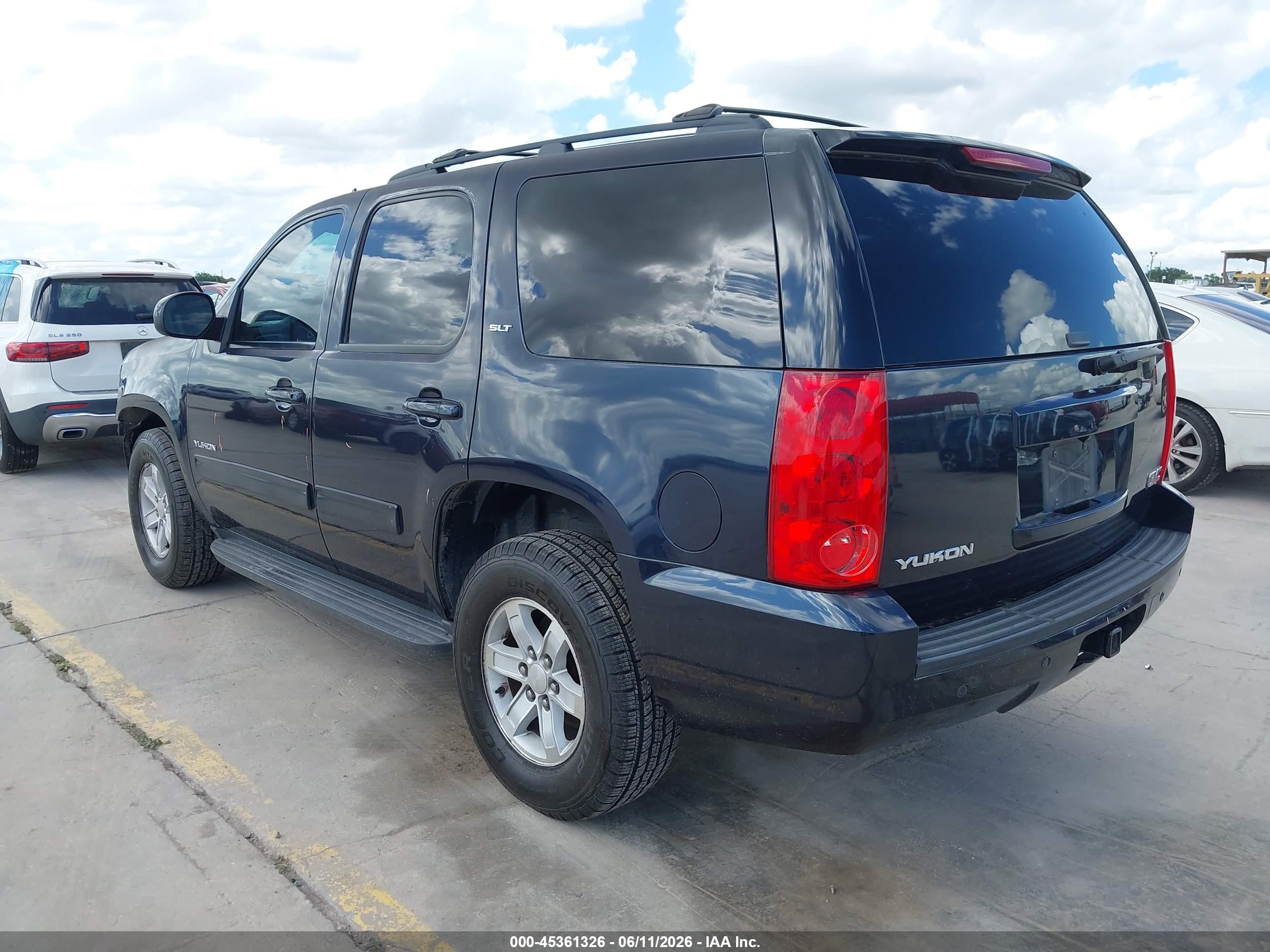 GMC YUKON image 3