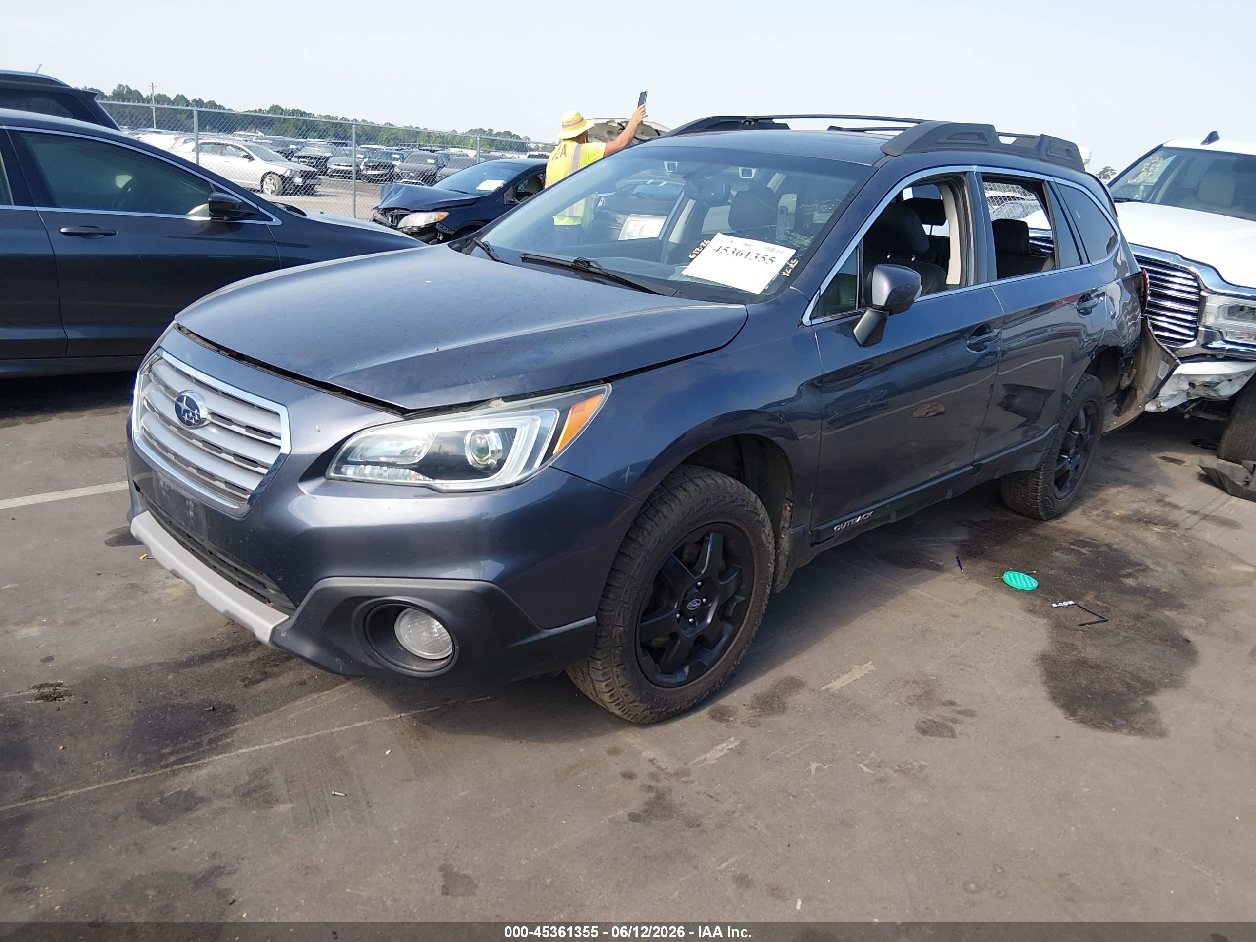 SUBARU OUTBACK image 2
