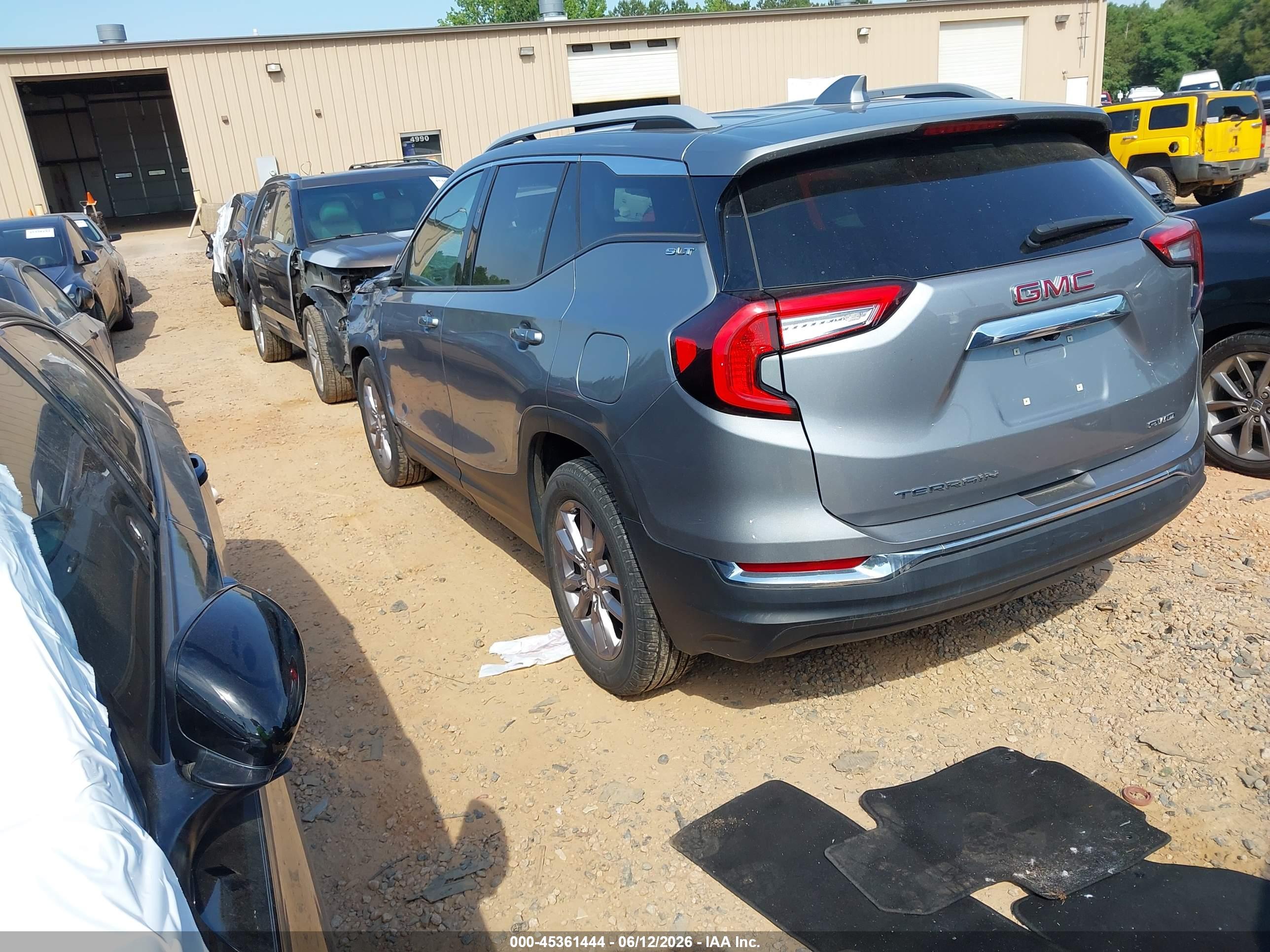 GMC TERRAIN image 3