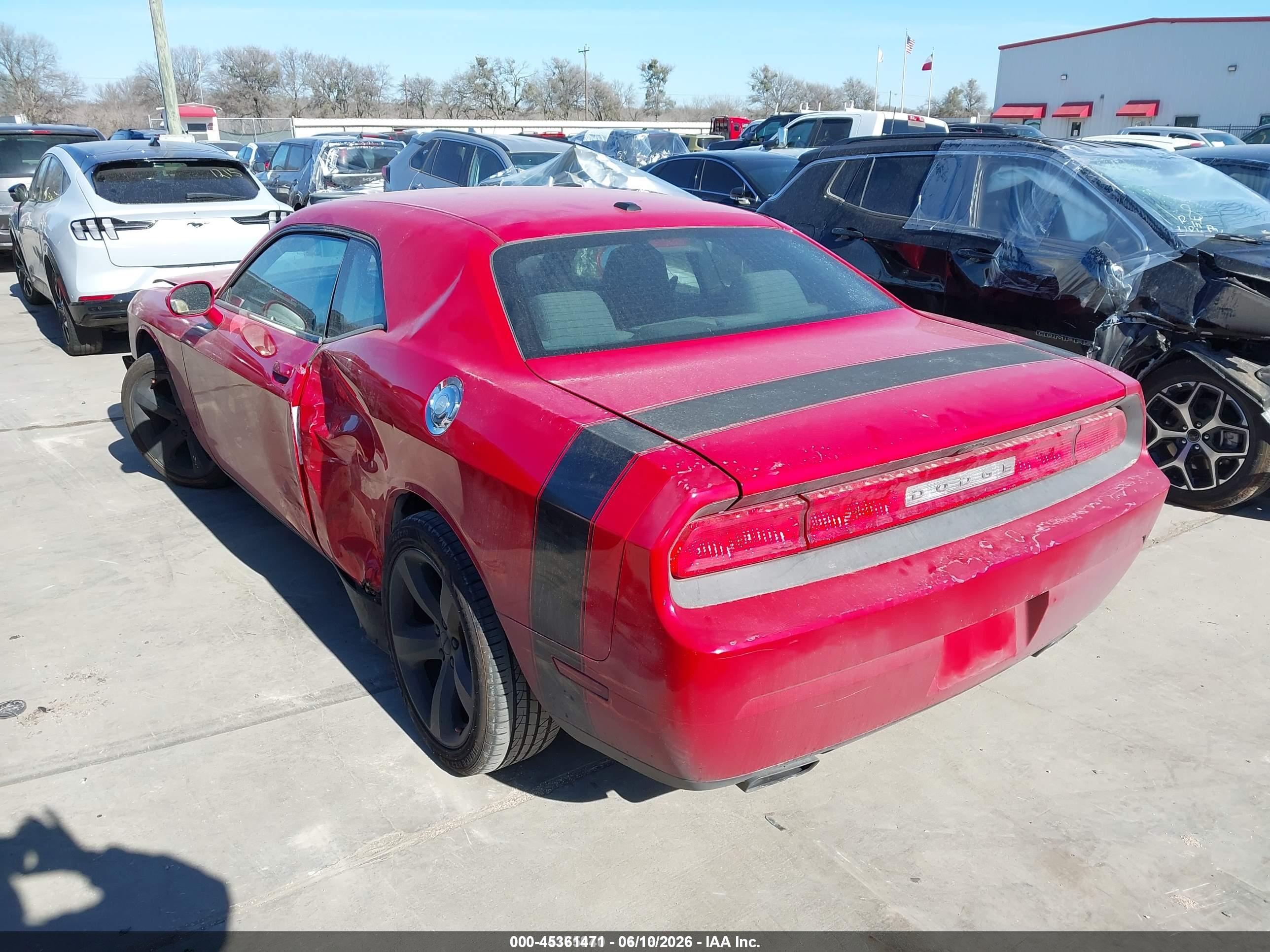 DODGE CHALLENGER image 3