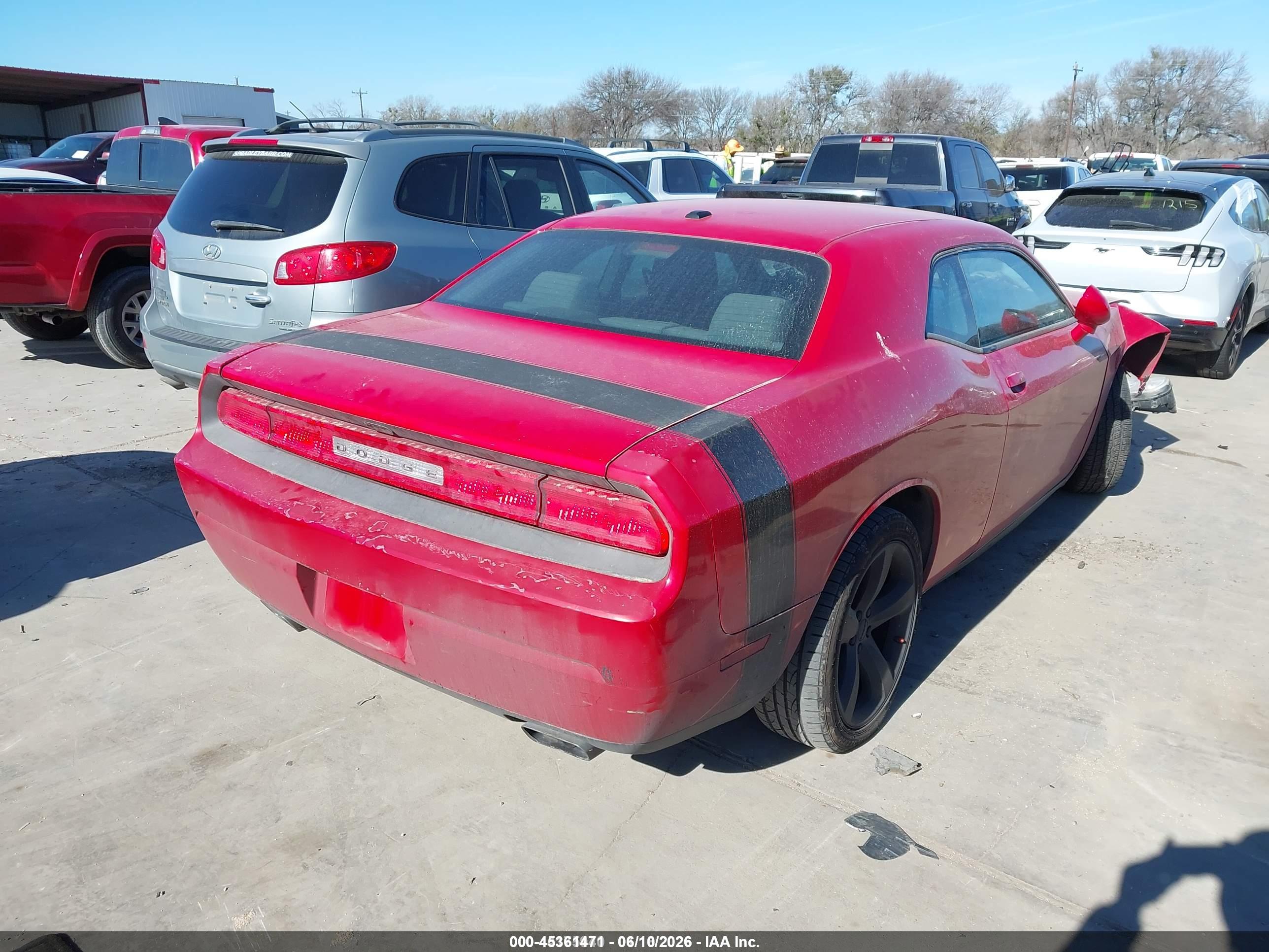 DODGE CHALLENGER image 4