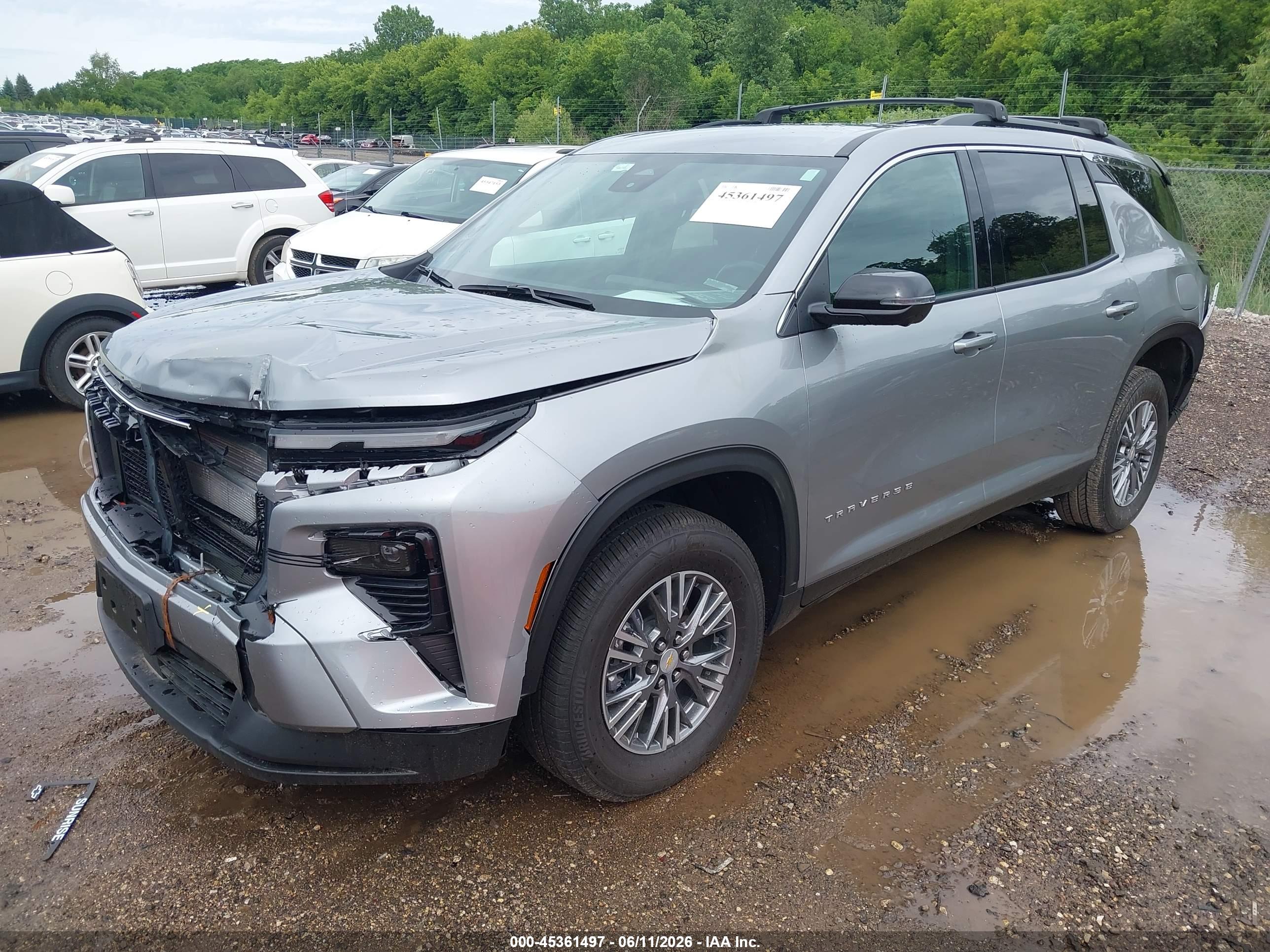 CHEVROLET TRAVERSE image 2