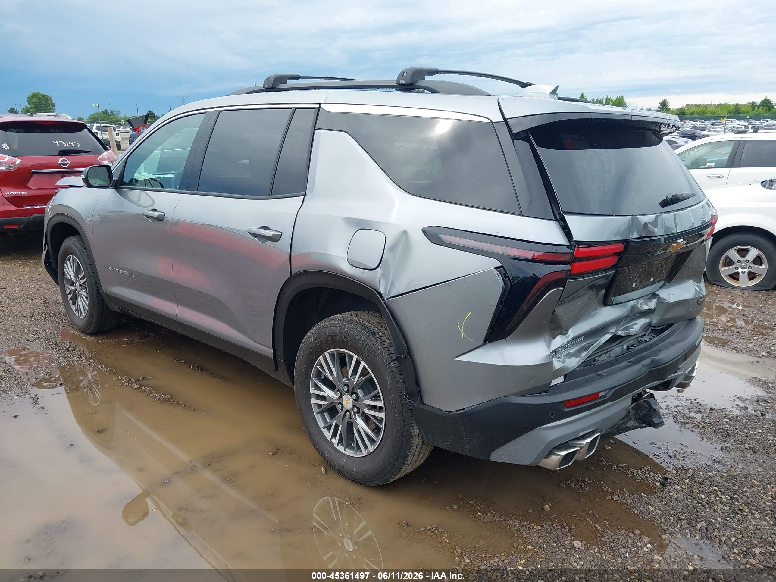 CHEVROLET TRAVERSE image 3